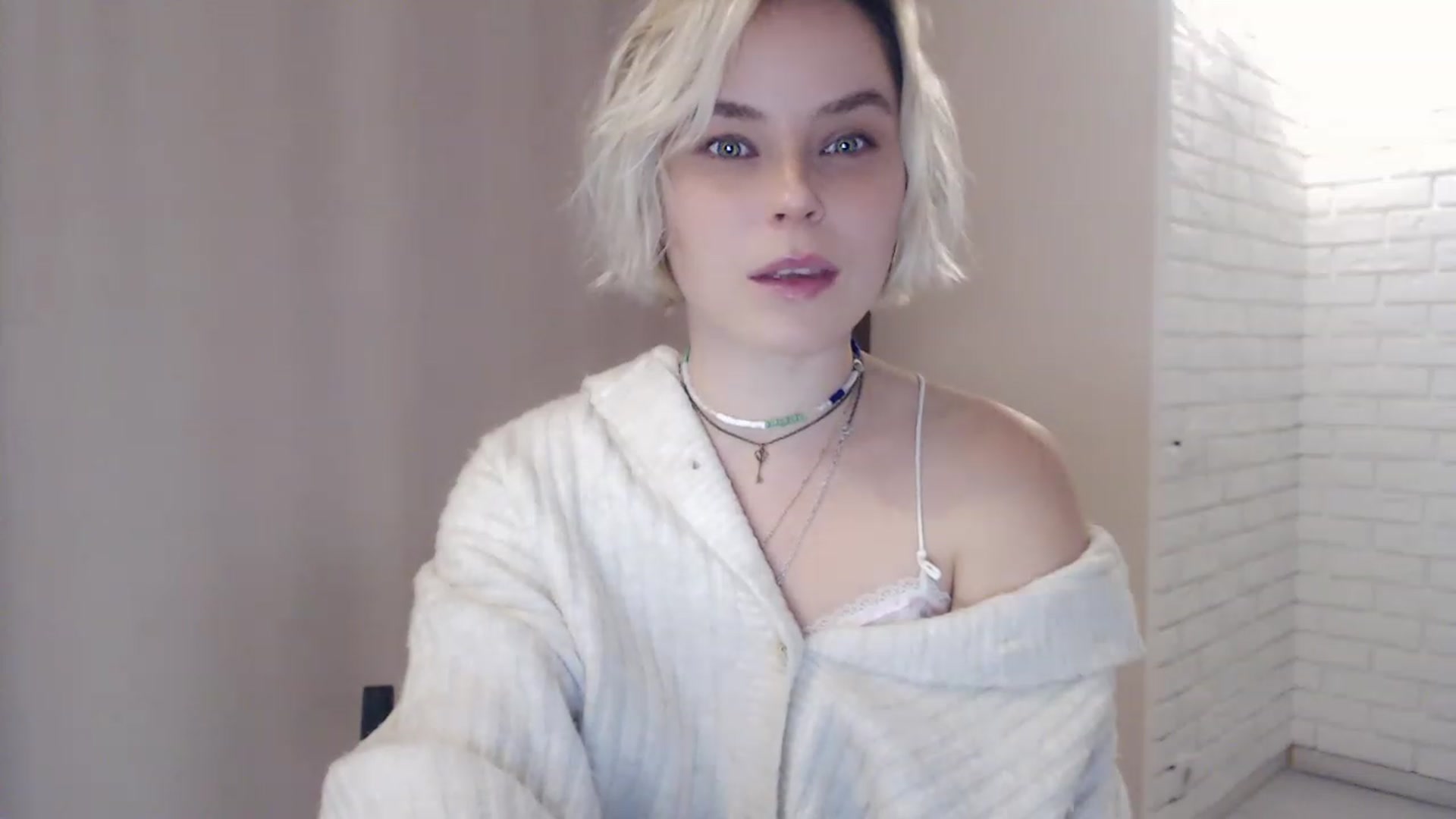 Gallery image thumbnail from EMMA_U2's myfreecams stream on, 03/15/2023, 02:17 image 12 of 20