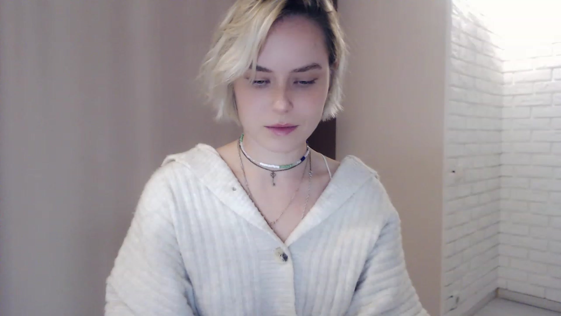 Gallery image thumbnail from EMMA_U2's myfreecams stream on, 03/15/2023, 02:17 image 14 of 20