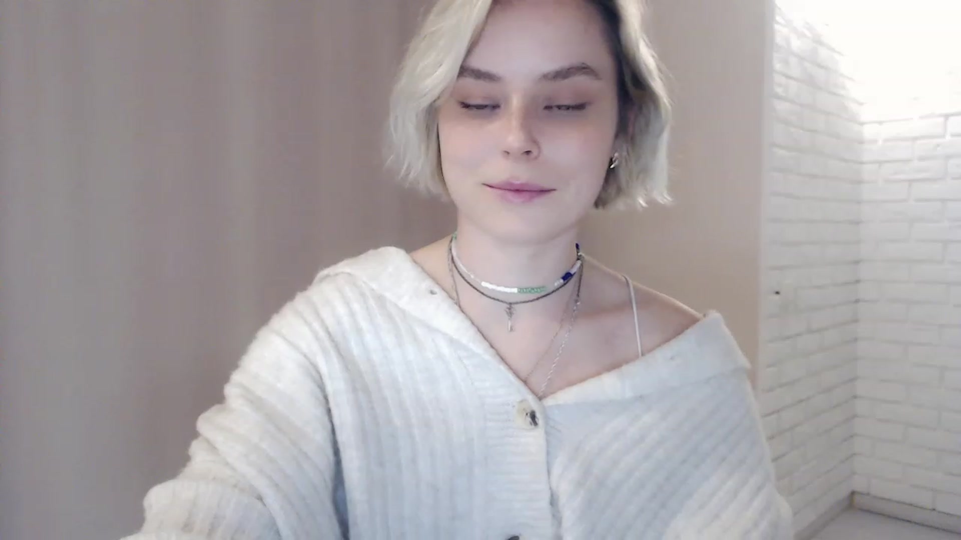 Gallery image thumbnail from EMMA_U2's myfreecams stream on, 03/15/2023, 02:50 image 6 of 20