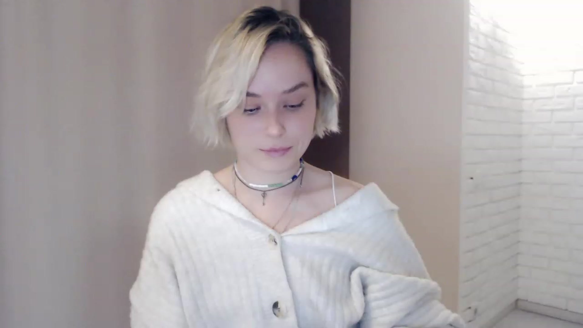 Gallery image thumbnail from EMMA_U2's myfreecams stream on, 03/15/2023, 02:50 image 8 of 20