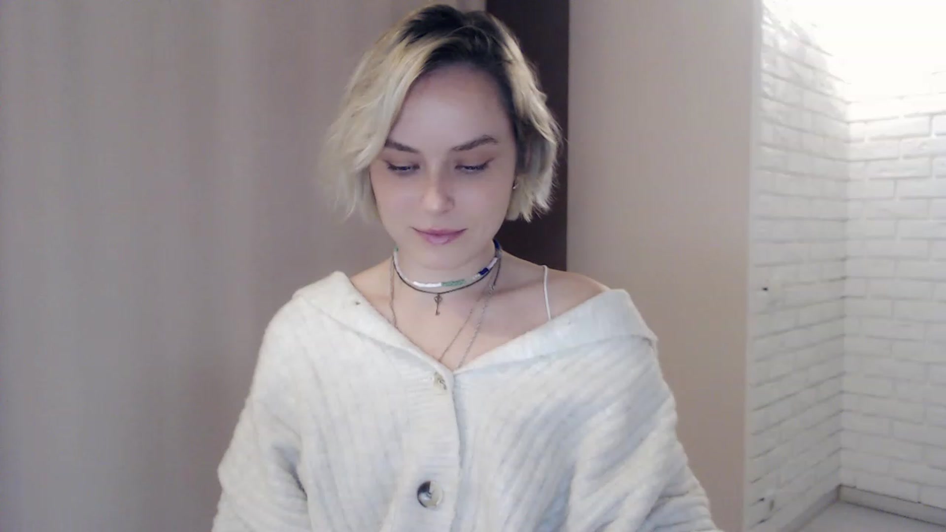 Gallery image thumbnail from EMMA_U2's myfreecams stream on, 03/15/2023, 02:50 image 3 of 20