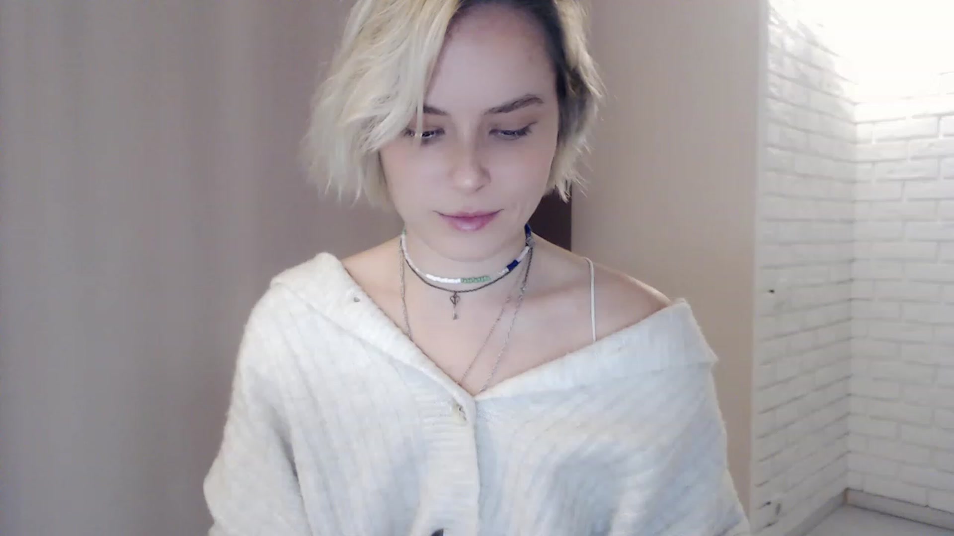 Gallery image thumbnail from EMMA_U2's myfreecams stream on, 03/15/2023, 02:50 image 2 of 20