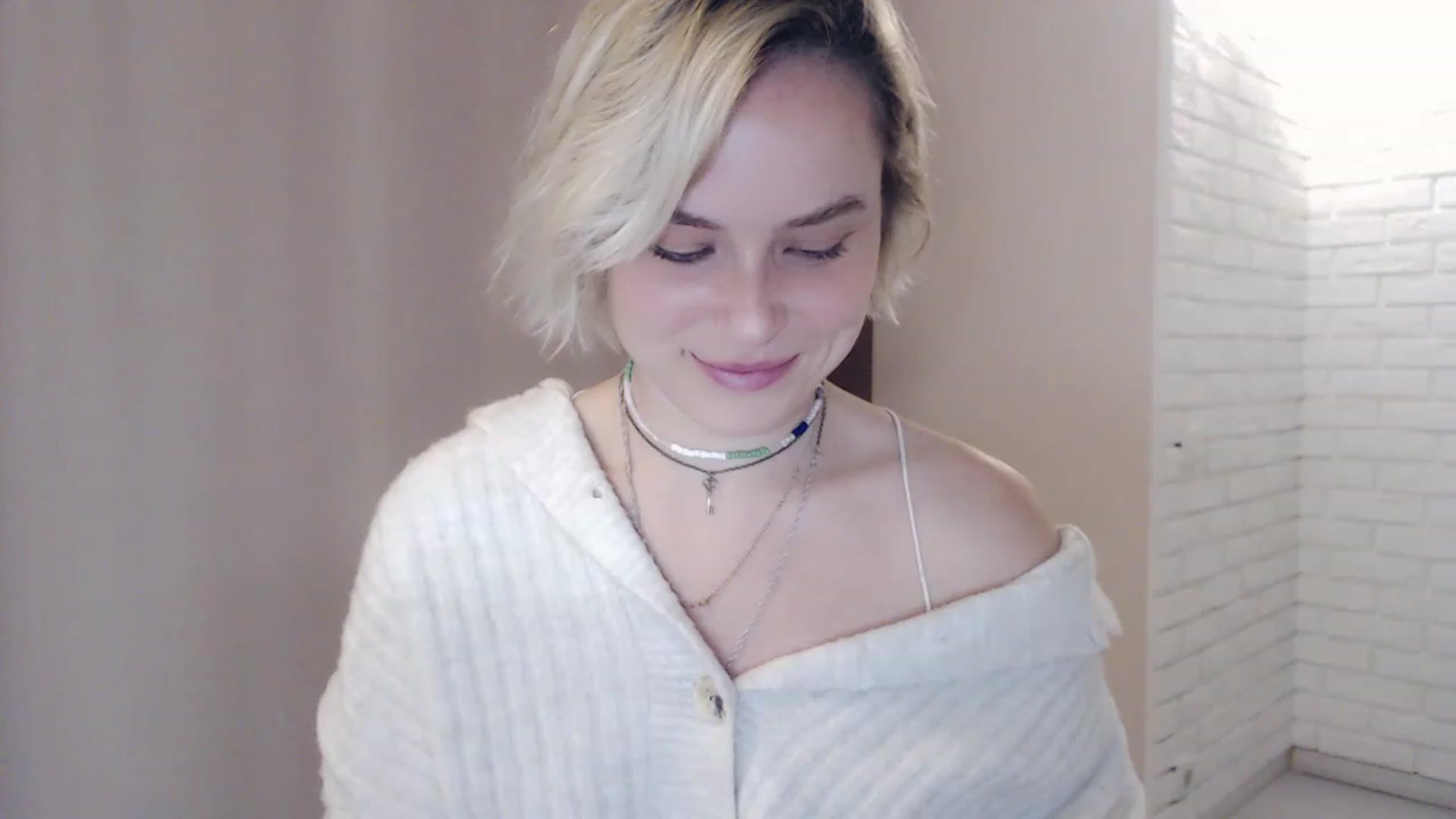 Gallery image thumbnail from EMMA_U2's myfreecams stream on, 03/15/2023, 02:50 image 15 of 20