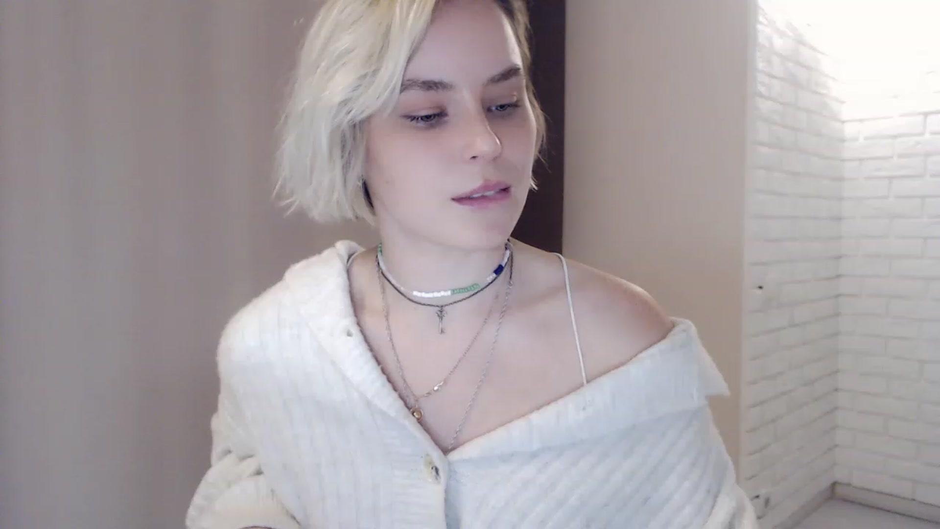 Gallery image thumbnail from EMMA_U2's myfreecams stream on, 03/15/2023, 02:50 image 14 of 20