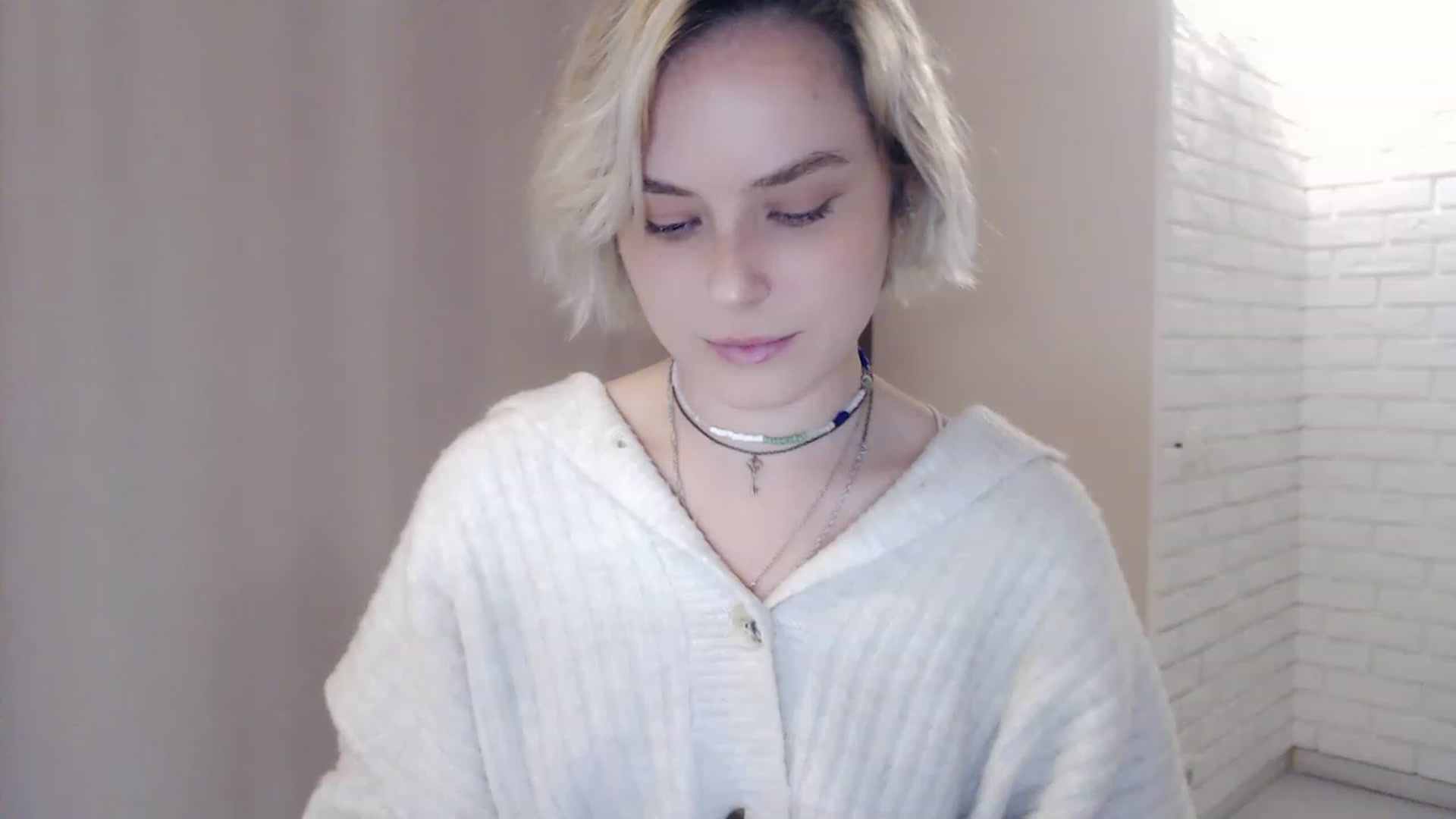 Gallery image thumbnail from EMMA_U2's myfreecams stream on, 03/15/2023, 02:50 image 10 of 20