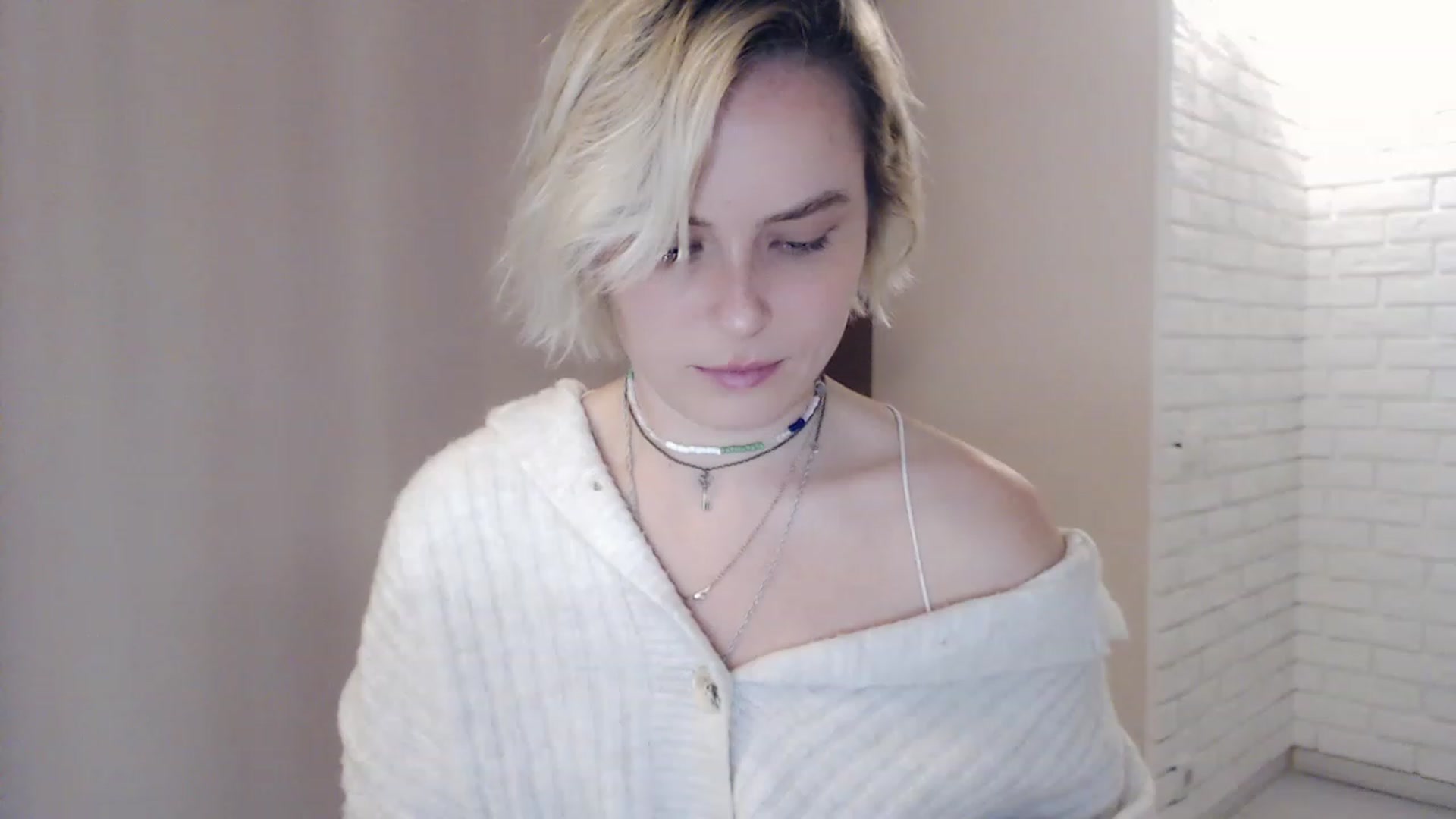Gallery image thumbnail from EMMA_U2's myfreecams stream on, 03/15/2023, 02:50 image 16 of 20
