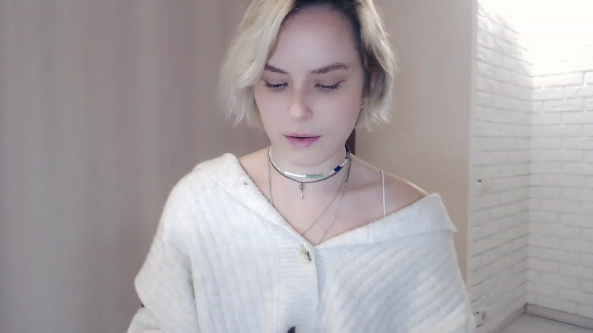 Gallery image thumbnail from EMMA_U2's myfreecams stream on, 03/15/2023, 02:50 image 4 of 20