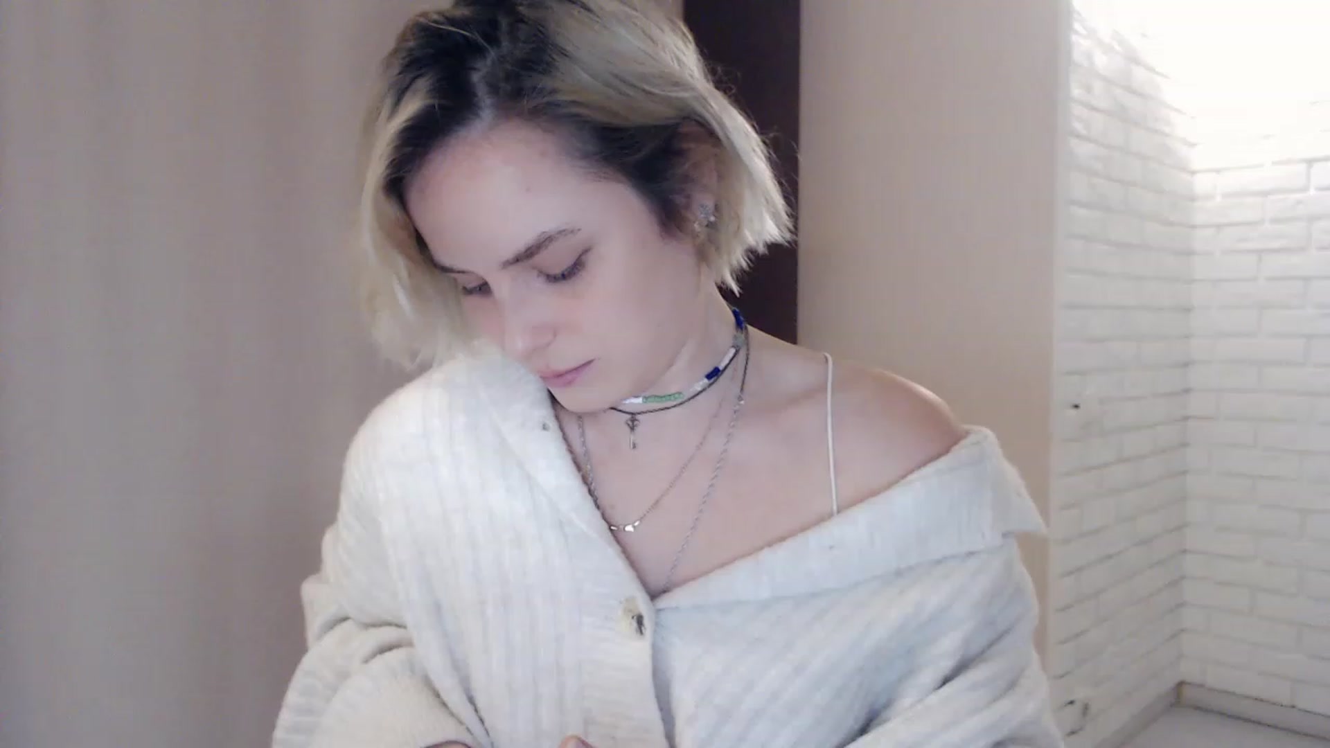 Gallery image thumbnail from EMMA_U2's myfreecams stream on, 03/15/2023, 02:50 image 13 of 20