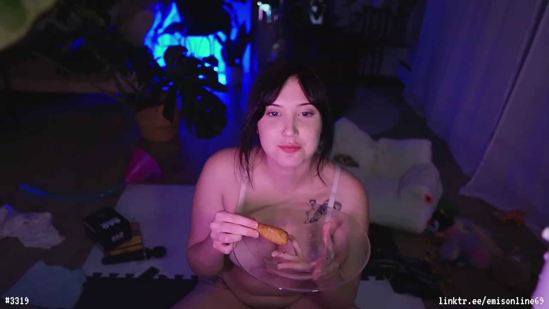 Gallery image thumbnail from EMMEL1NE's myfreecams stream on, 11/06/2023, 06:29 image 7 of 20