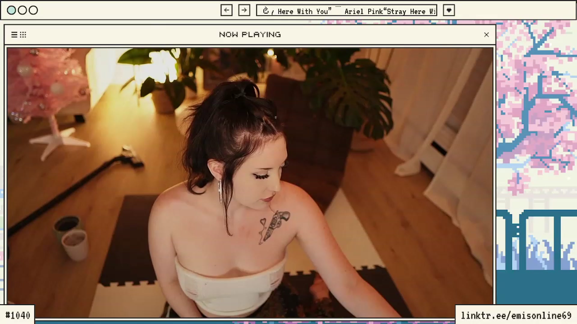 Gallery image thumbnail from EMMEL1NE's myfreecams stream on, 11/21/2023, 02:19 image 19 of 20
