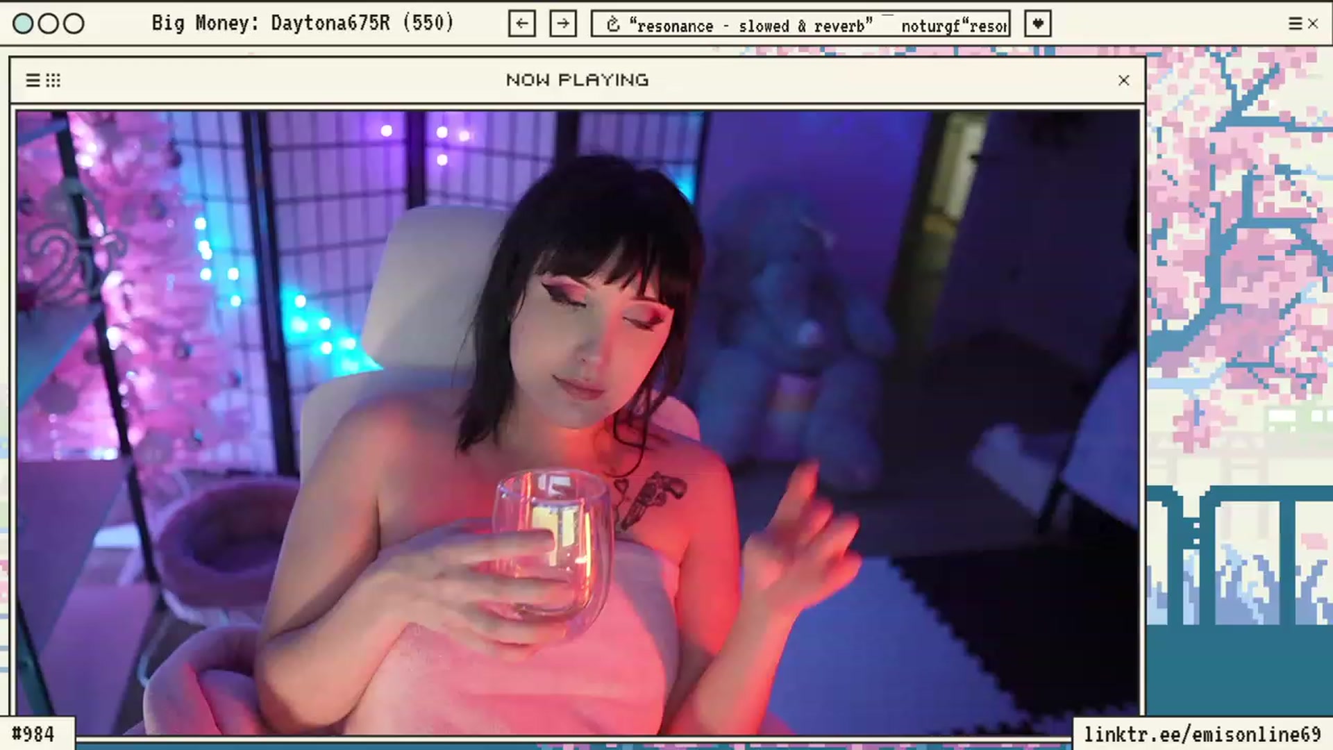 Gallery image thumbnail from EMMEL1NE's myfreecams stream on, 12/15/2023, 07:33 image 8 of 20