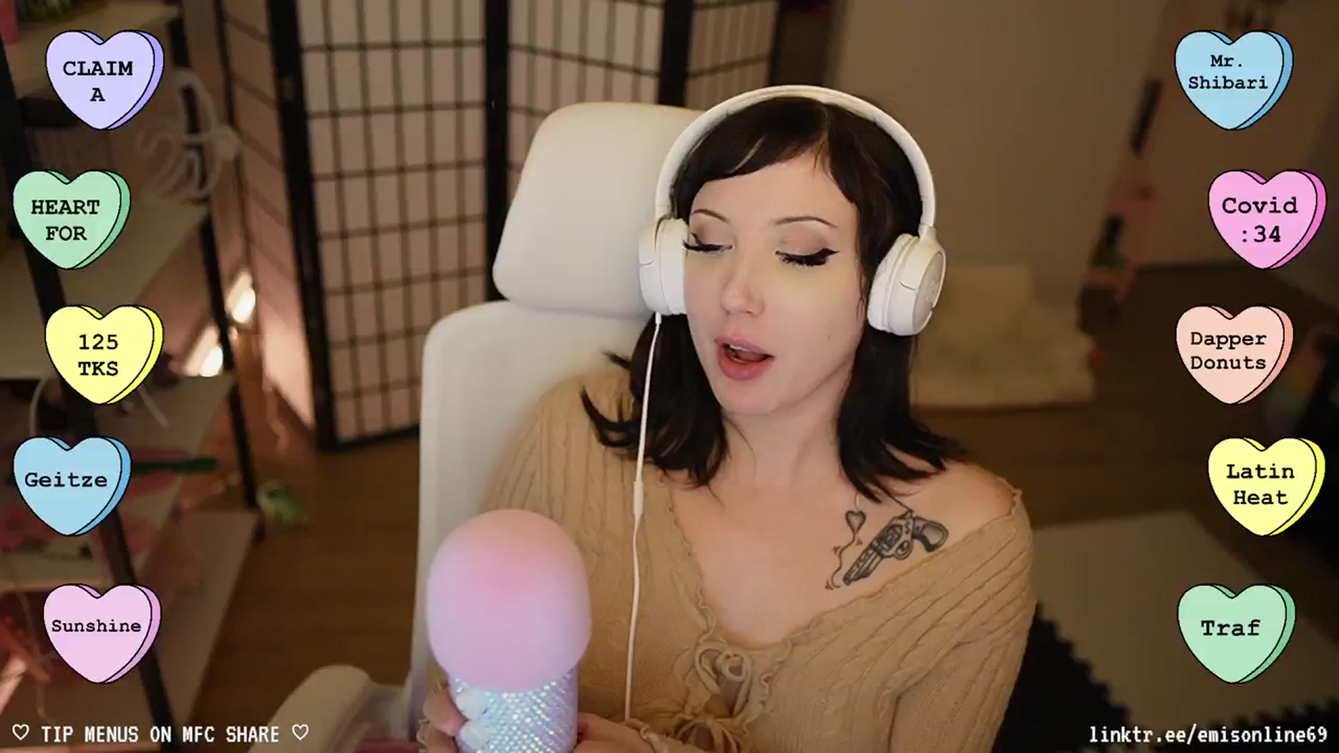 Gallery image thumbnail from EMMEL1NE's myfreecams stream on, 02/20/2024, 07:48 image 10 of 20