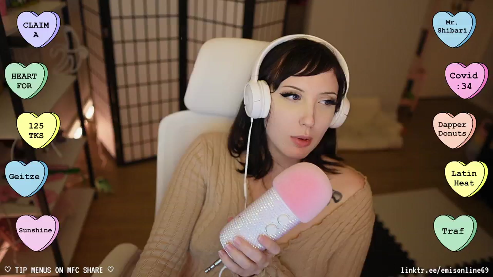 Gallery image thumbnail from EMMEL1NE's myfreecams stream on, 02/20/2024, 07:48 image 11 of 20