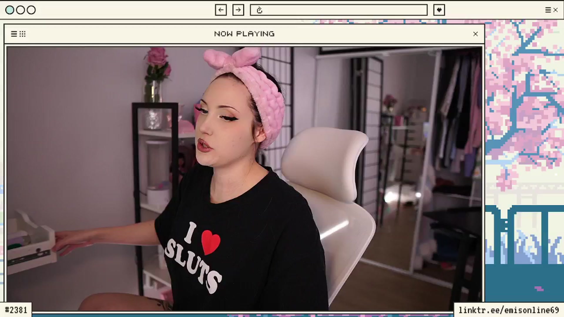 Gallery image thumbnail from EMMEL1NE's myfreecams stream on, 03/02/2024, 22:01 image 12 of 20