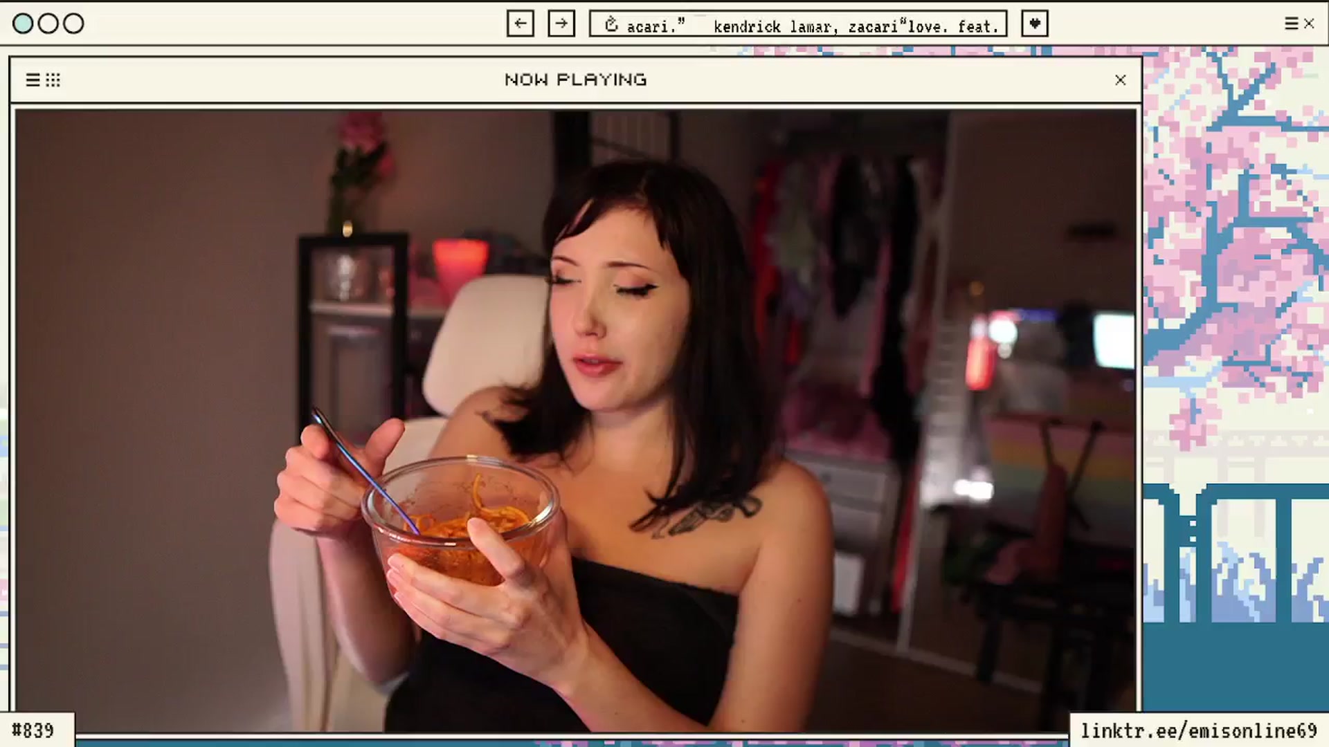 Gallery image thumbnail from EMMEL1NE's myfreecams stream on, 03/03/2024, 03:16 image 10 of 20