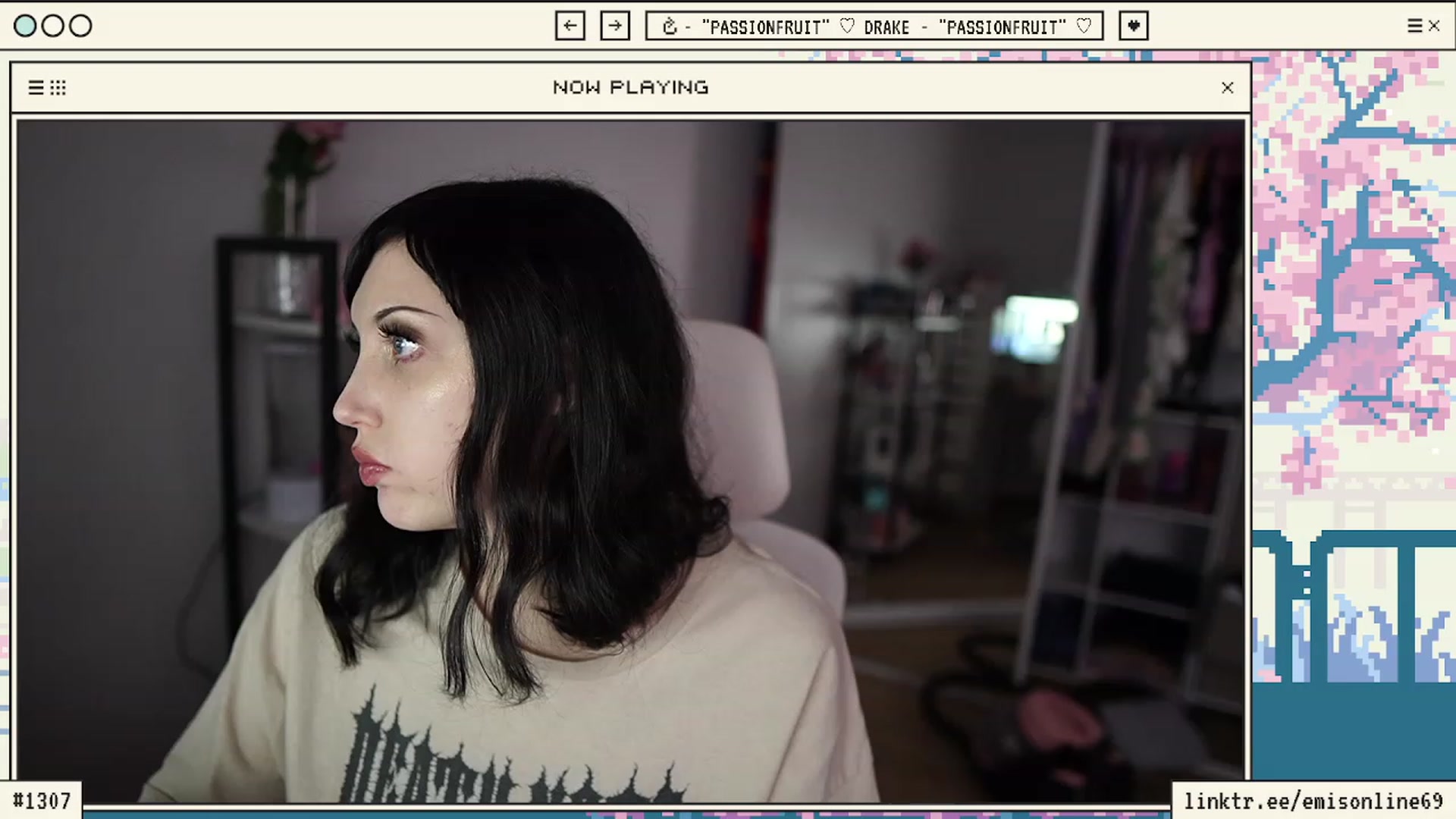 Gallery image thumbnail from EMMEL1NE's myfreecams stream on, 03/11/2024, 24:46 image 15 of 20