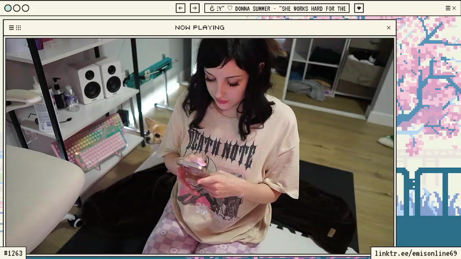 Gallery image thumbnail from EMMEL1NE's myfreecams stream on, 03/11/2024, 02:29 image 2 of 20