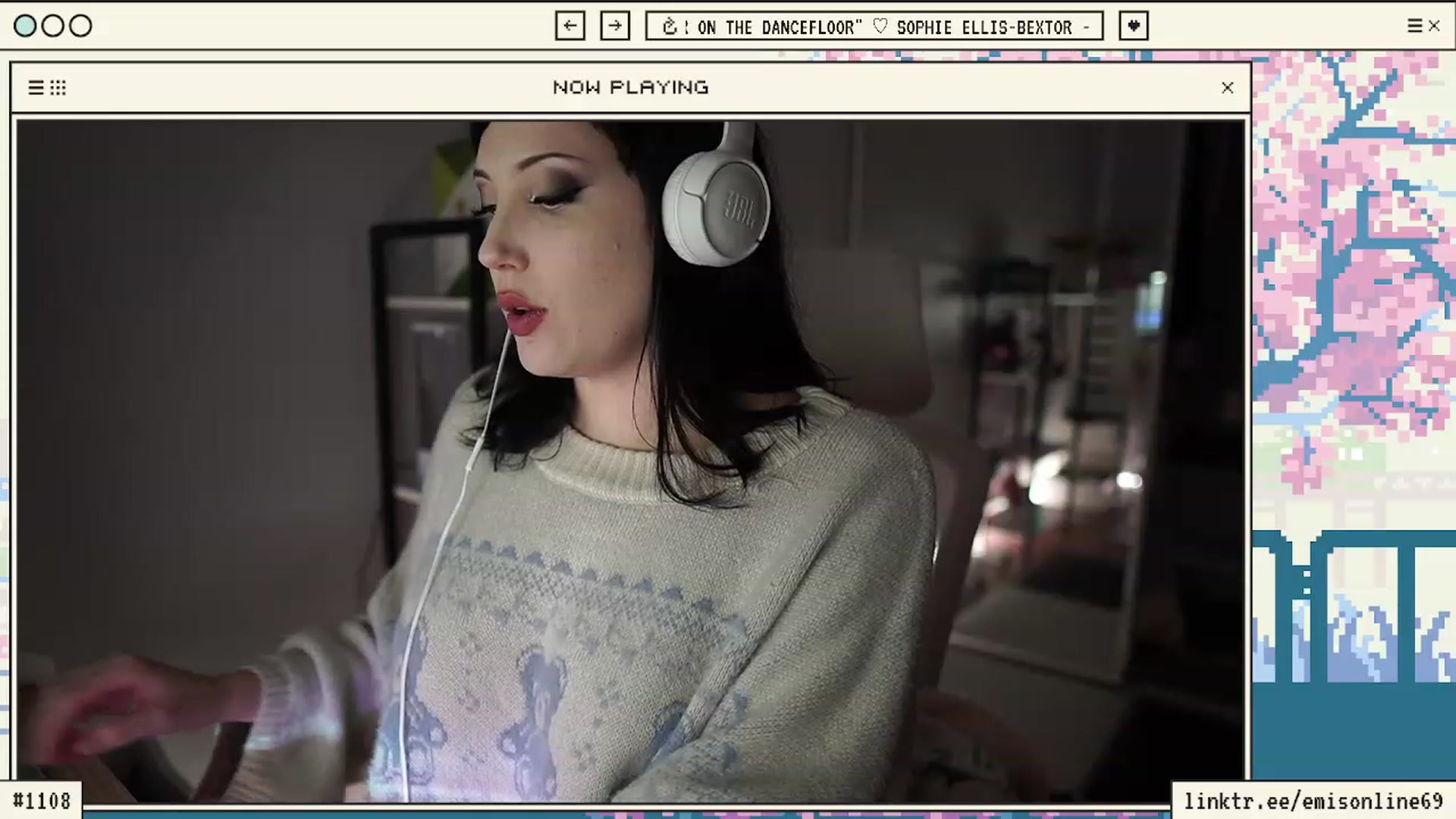 Gallery image thumbnail from EMMEL1NE's myfreecams stream on, 03/12/2024, 02:52 image 6 of 20