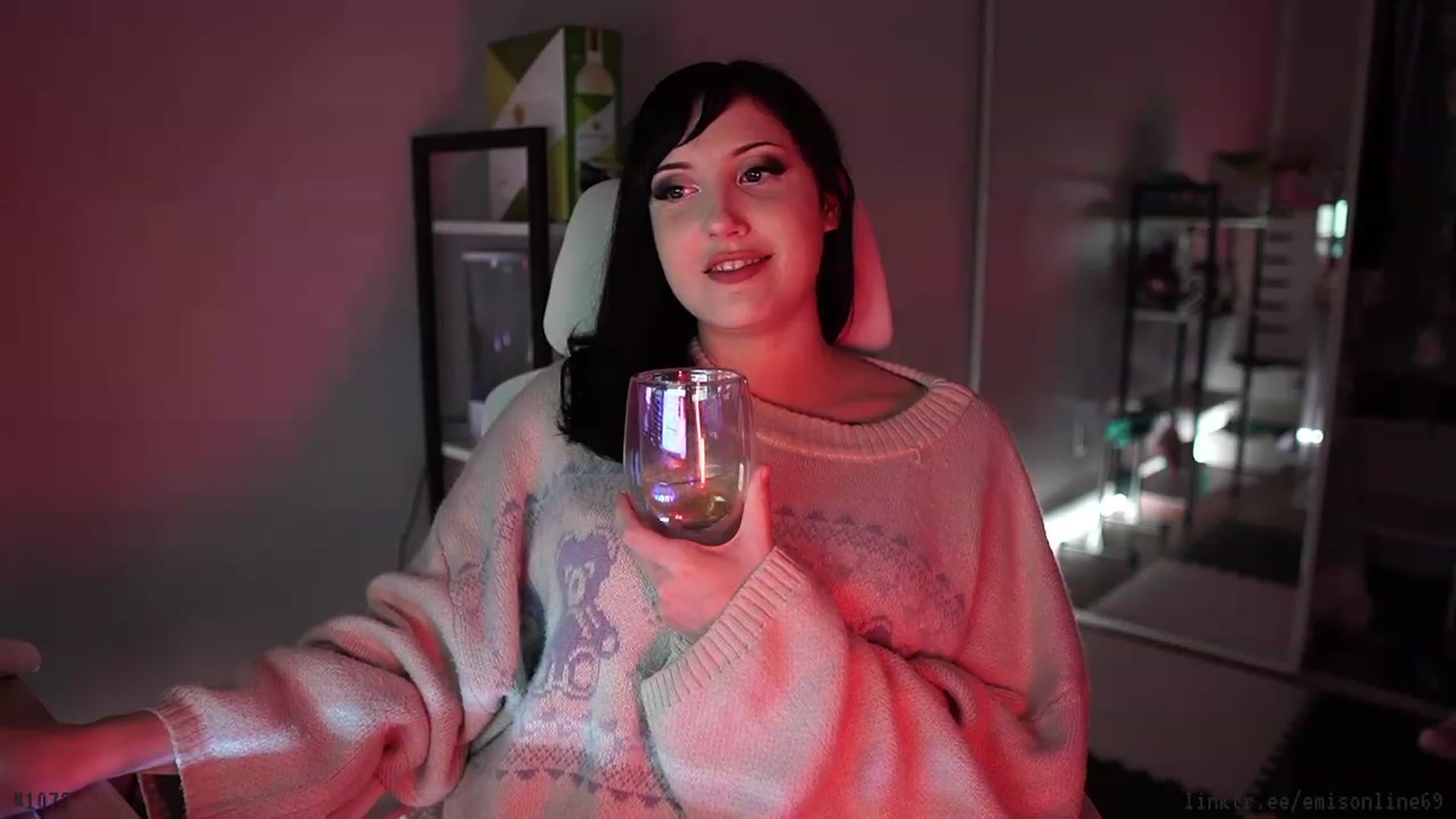 Gallery image thumbnail from EMMEL1NE's myfreecams stream on, 03/12/2024, 02:52 image 19 of 20