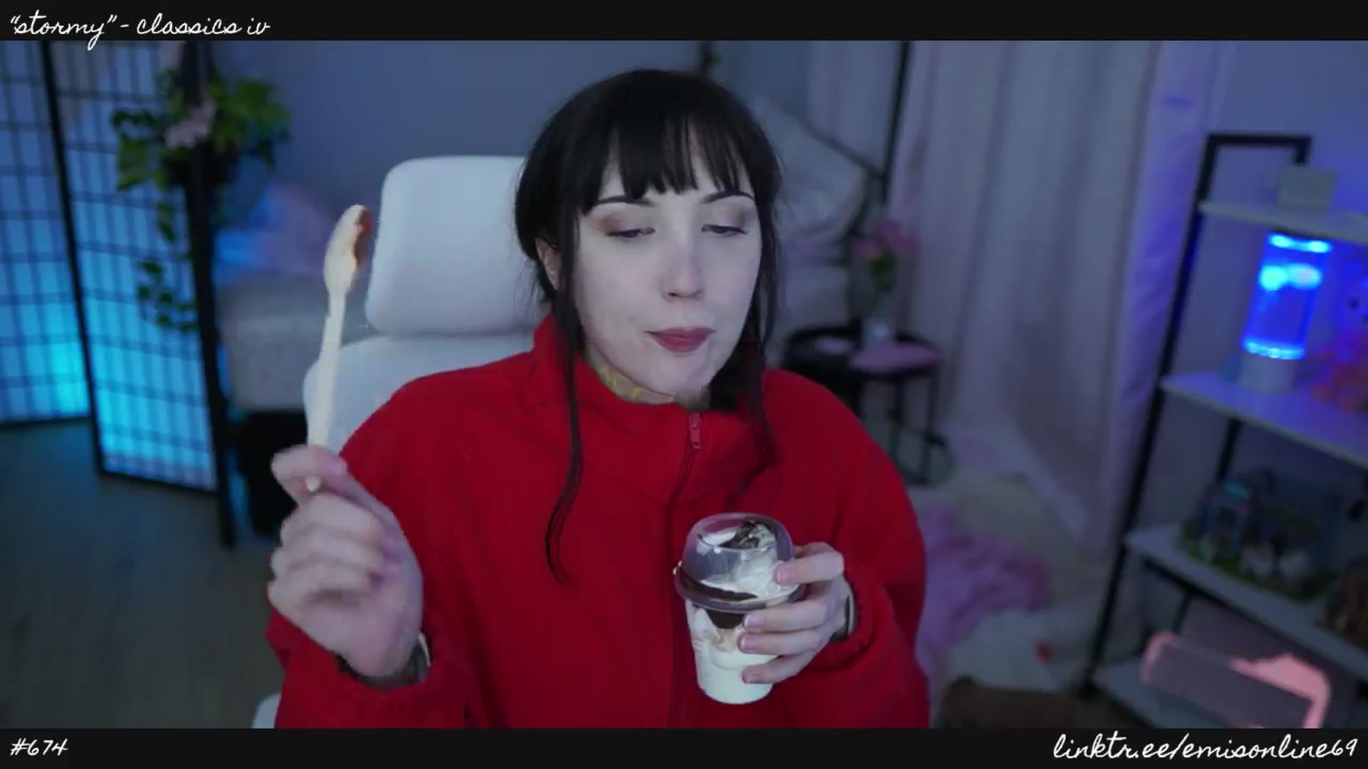 Gallery image thumbnail from EMMEL1NE's myfreecams stream on, 04/27/2024, 06:40 image 10 of 20