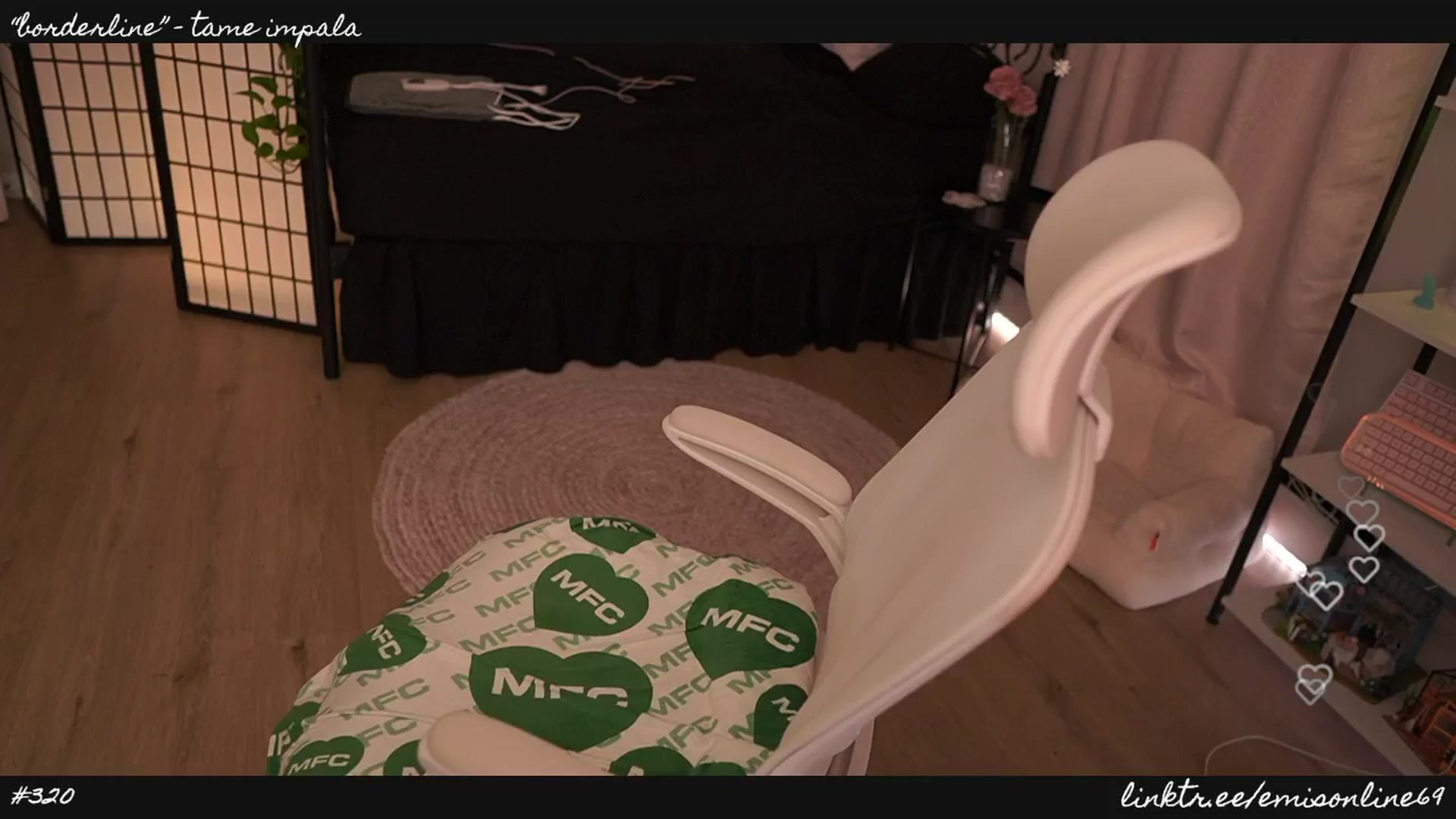 Gallery image thumbnail from EMMEL1NE's myfreecams stream on, 05/03/2024, 03:54 image 16 of 20