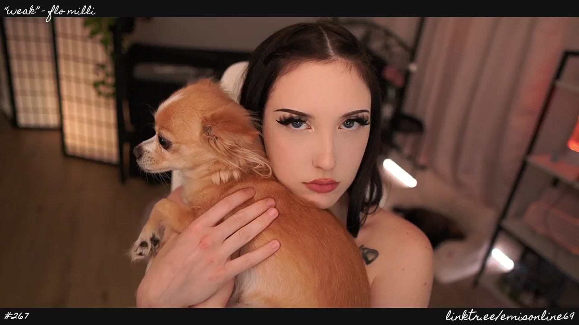 Gallery image thumbnail from EMMEL1NE's myfreecams stream on, 05/03/2024, 06:02 image 16 of 20