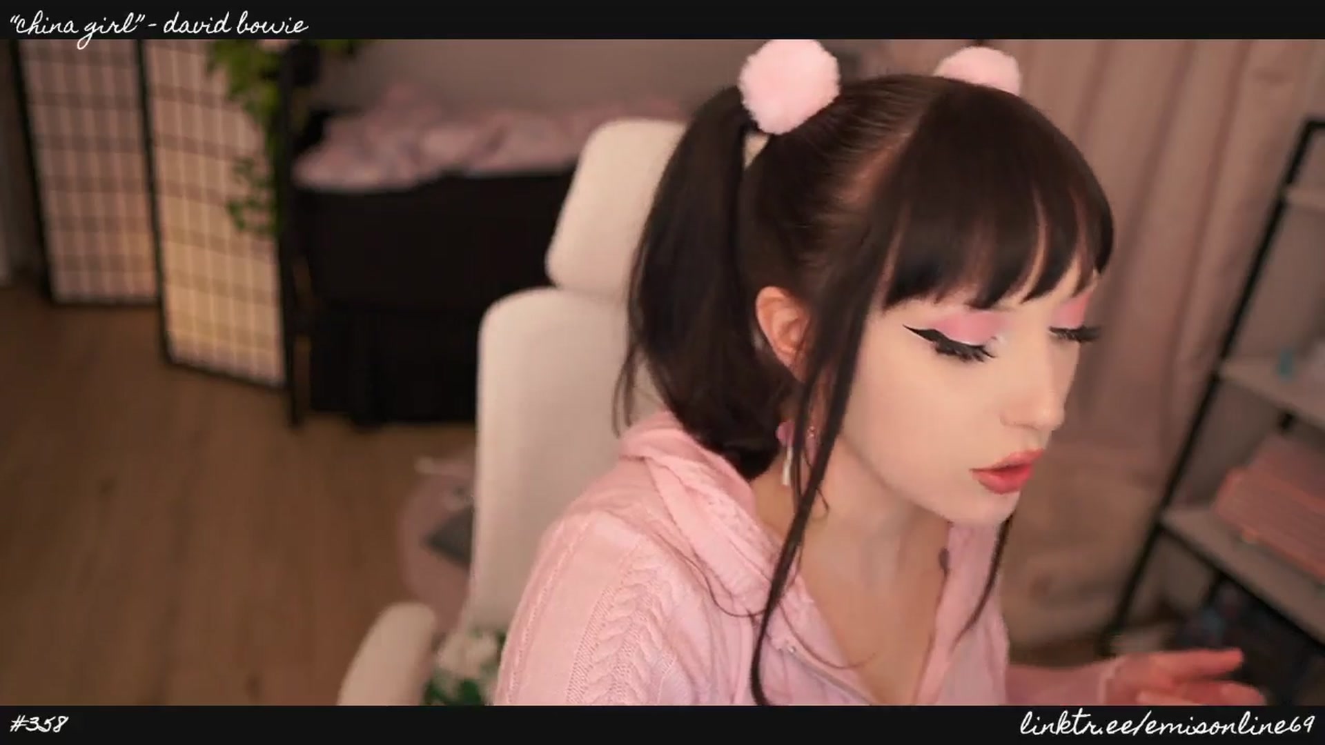 Gallery image thumbnail from EMMEL1NE's myfreecams stream on, 05/04/2024, 06:01 image 8 of 20