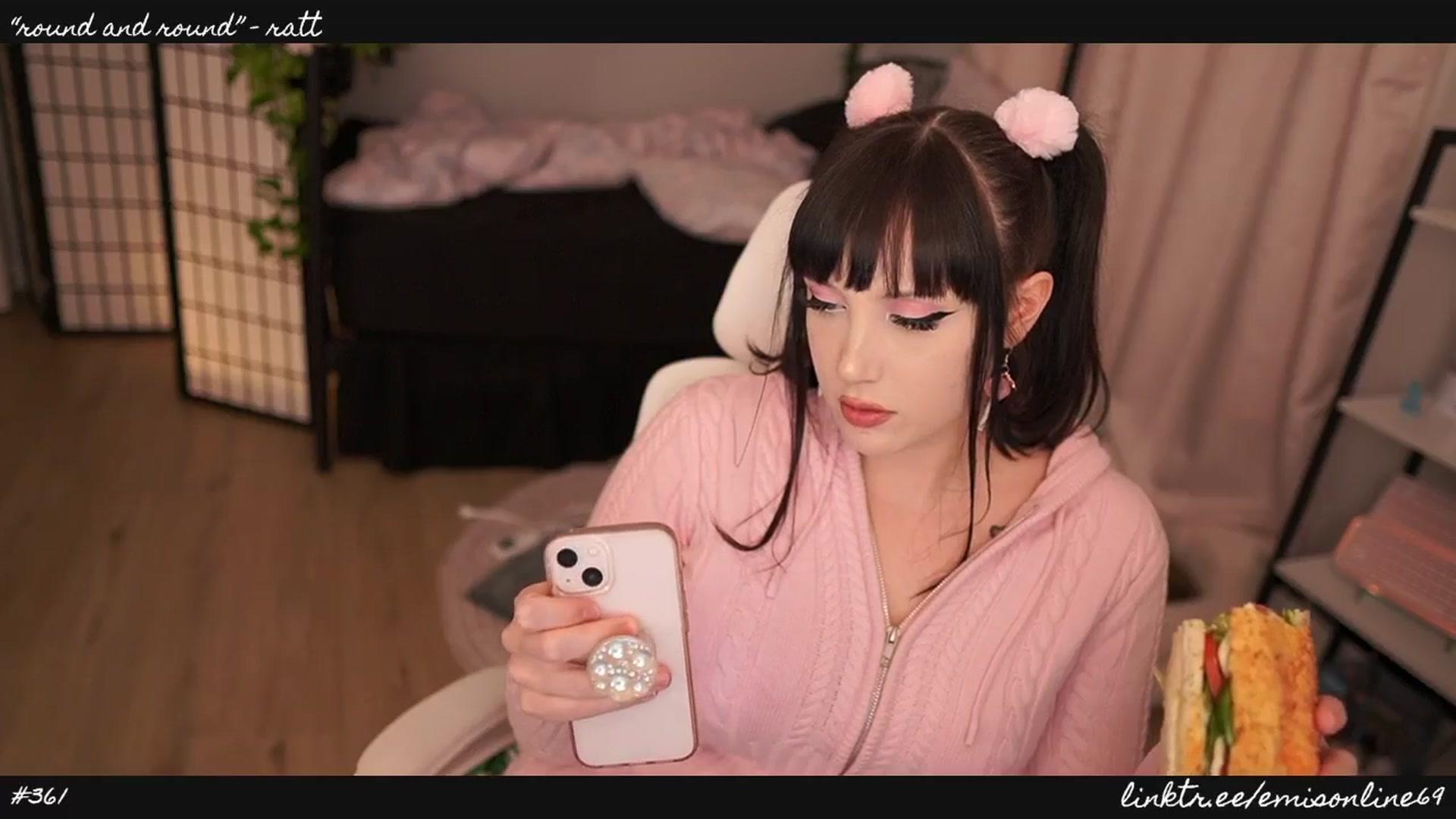 Gallery image thumbnail from EMMEL1NE's myfreecams stream on, 05/04/2024, 06:01 image 9 of 20