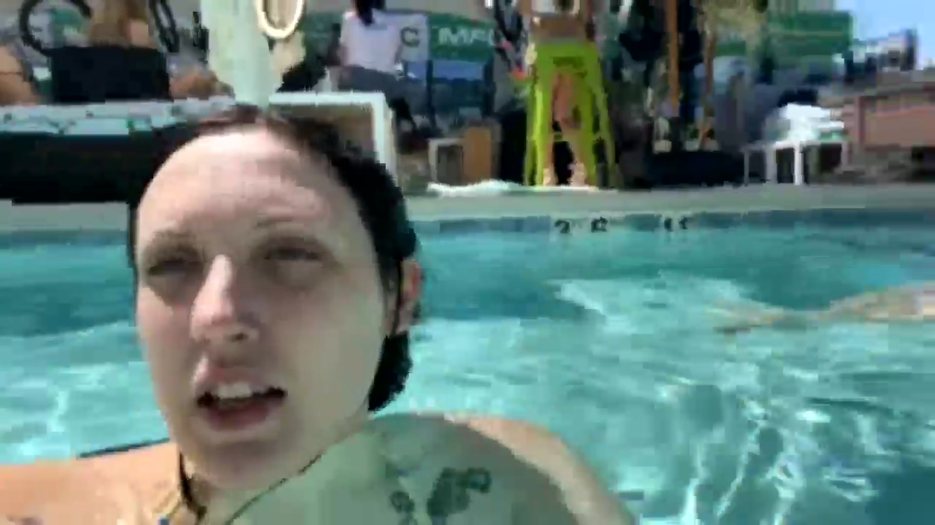 Gallery image thumbnail from EMMEL1NE's myfreecams stream on, 05/21/2024, 21:32 image 4 of 20