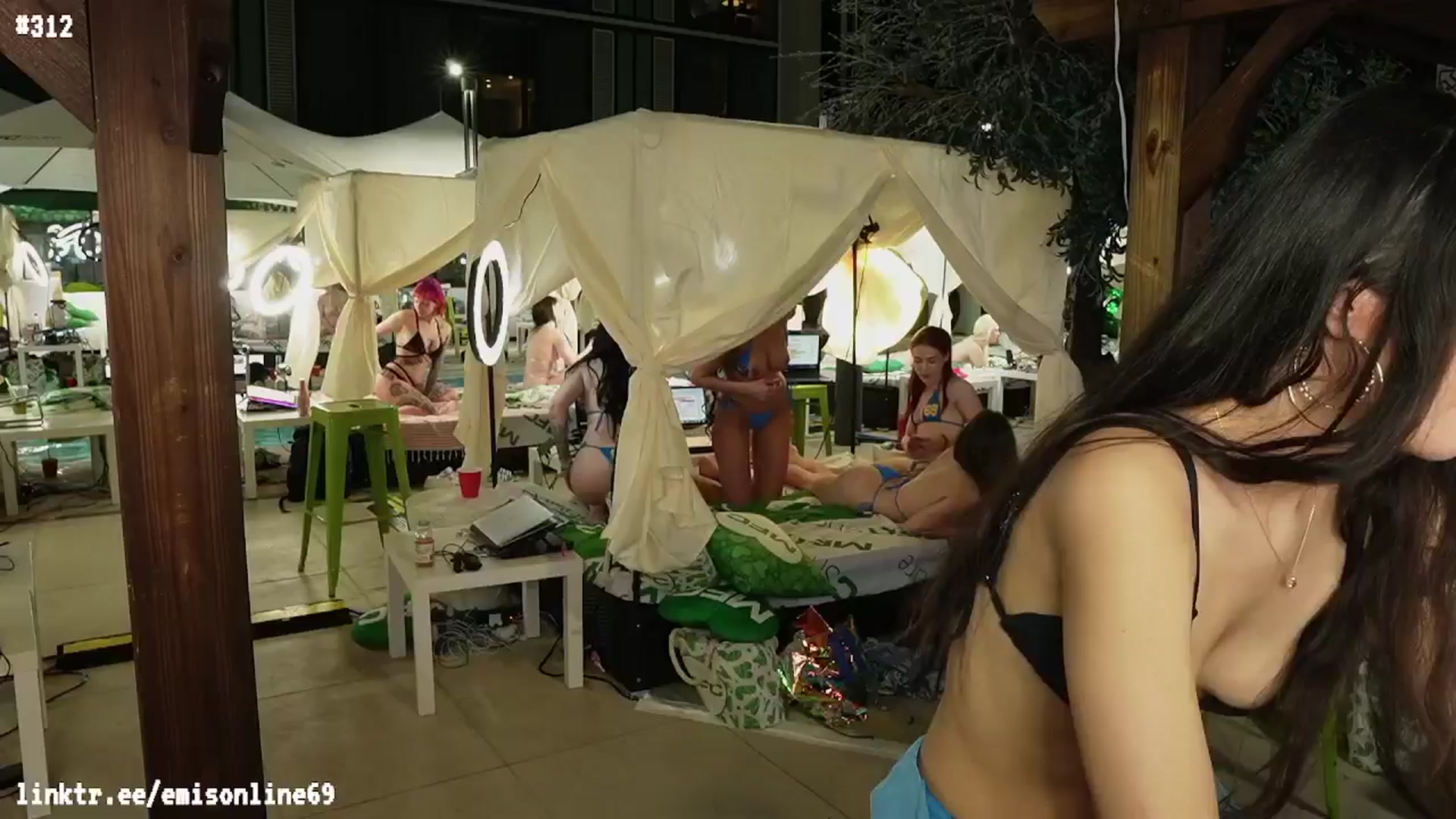 Gallery image thumbnail from EMMEL1NE's myfreecams stream on, 05/23/2024, 07:28 image 14 of 20