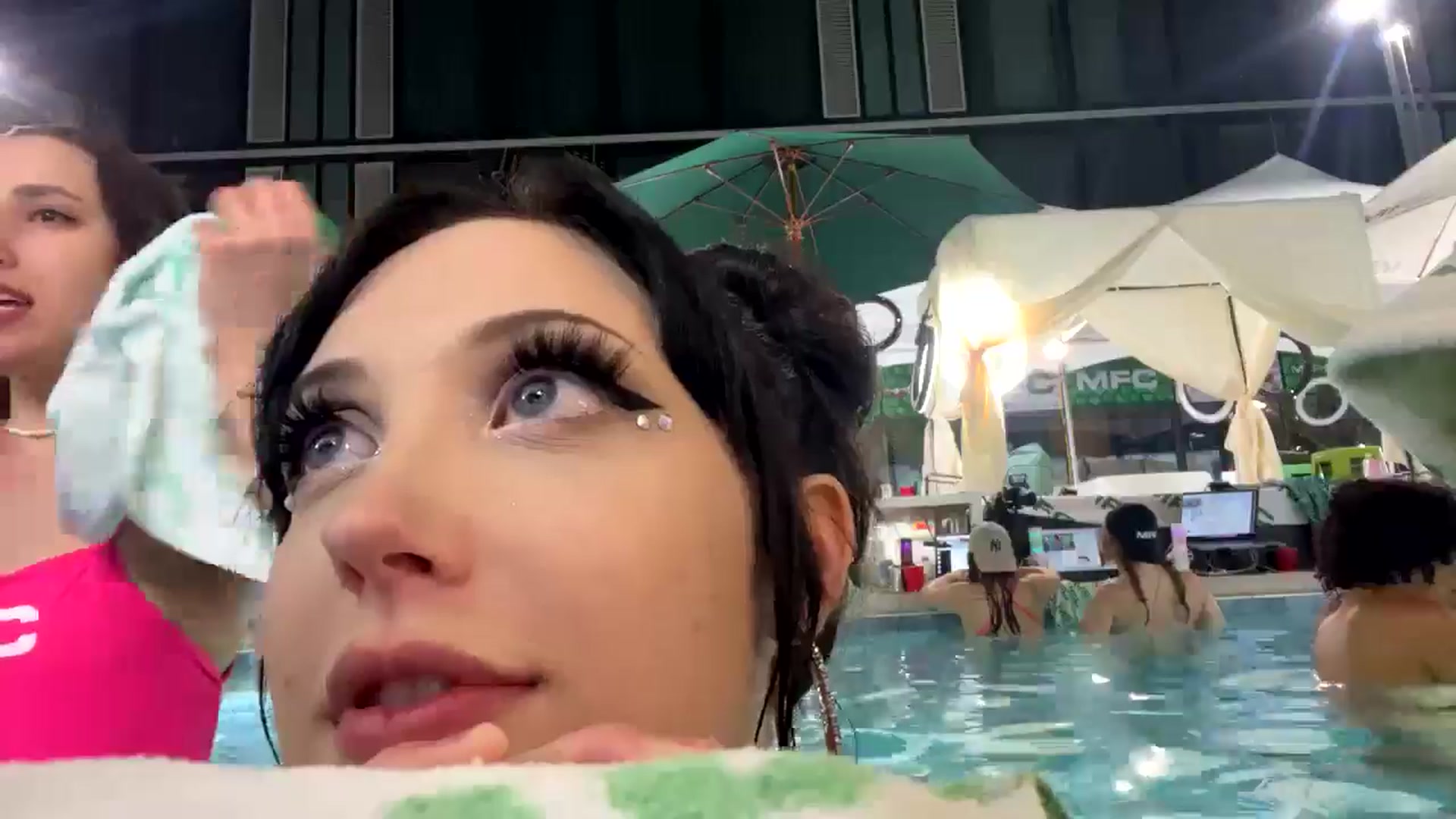 Gallery image thumbnail from EMMEL1NE's myfreecams stream on, 05/23/2024, 08:51 image 15 of 20