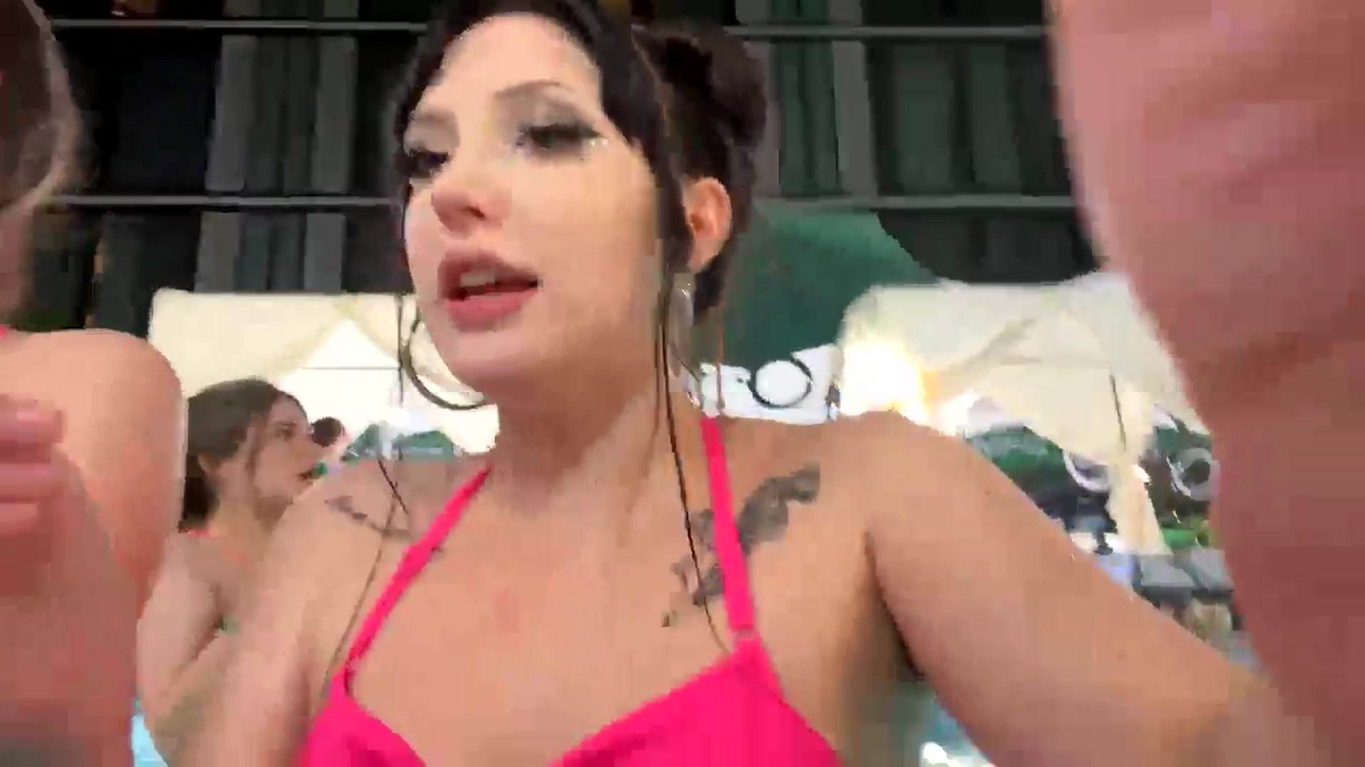 Gallery image thumbnail from EMMEL1NE's myfreecams stream on, 05/23/2024, 08:51 image 18 of 20