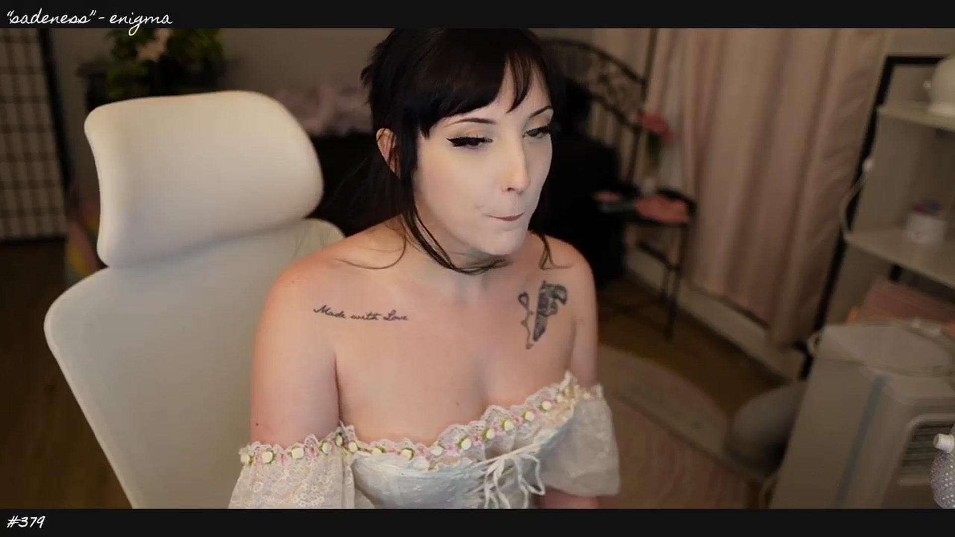 Gallery image thumbnail from EMMEL1NE's myfreecams stream on, 05/28/2024, 06:25 image 11 of 20
