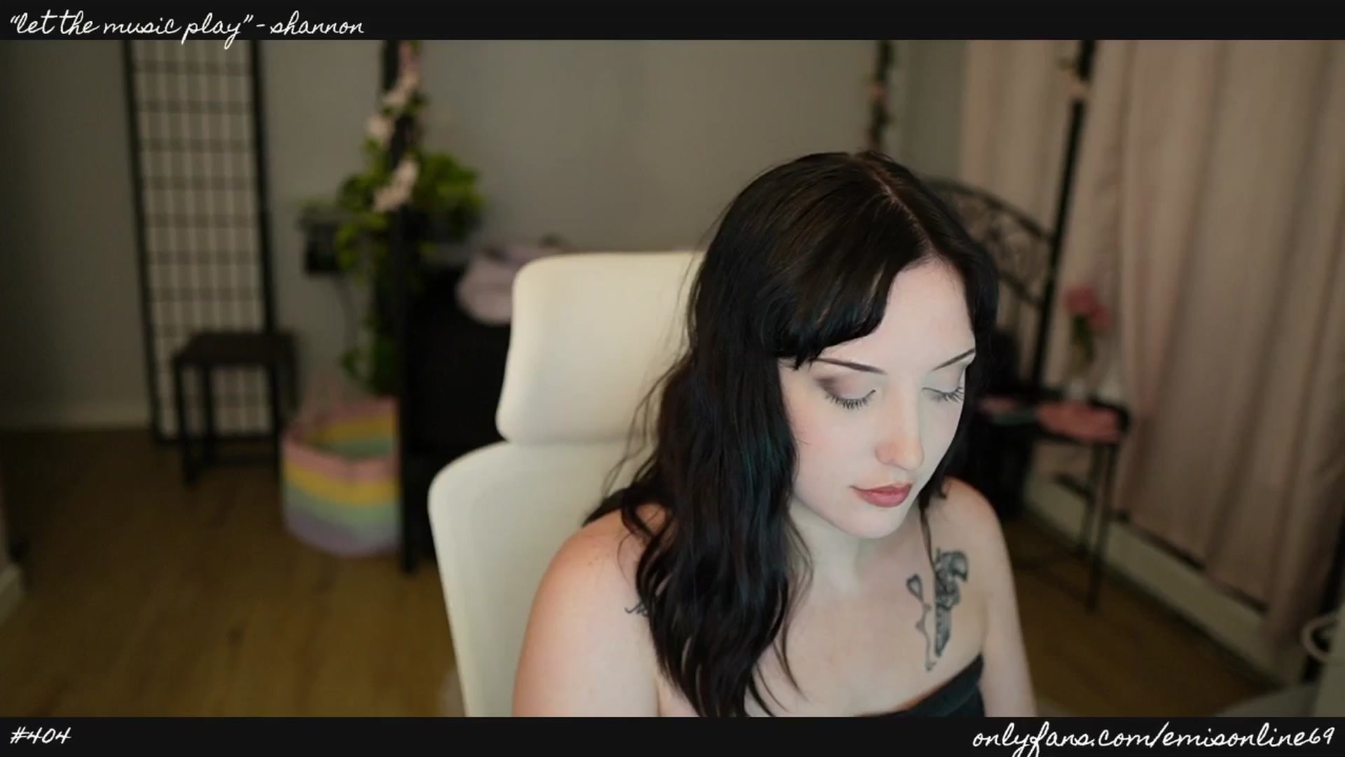 Gallery image thumbnail from EMMEL1NE's myfreecams stream on, 05/31/2024, 04:44 image 5 of 20