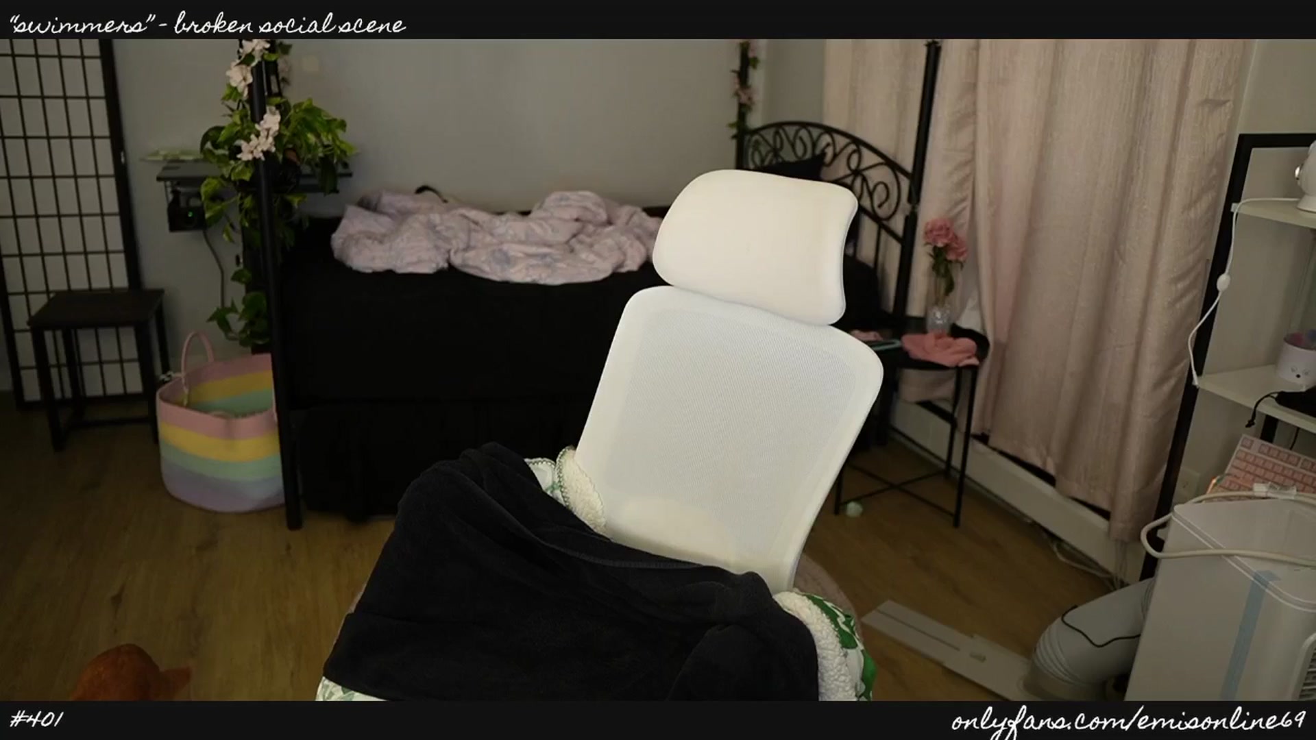 Gallery image thumbnail from EMMEL1NE's myfreecams stream on, 05/31/2024, 04:44 image 13 of 20