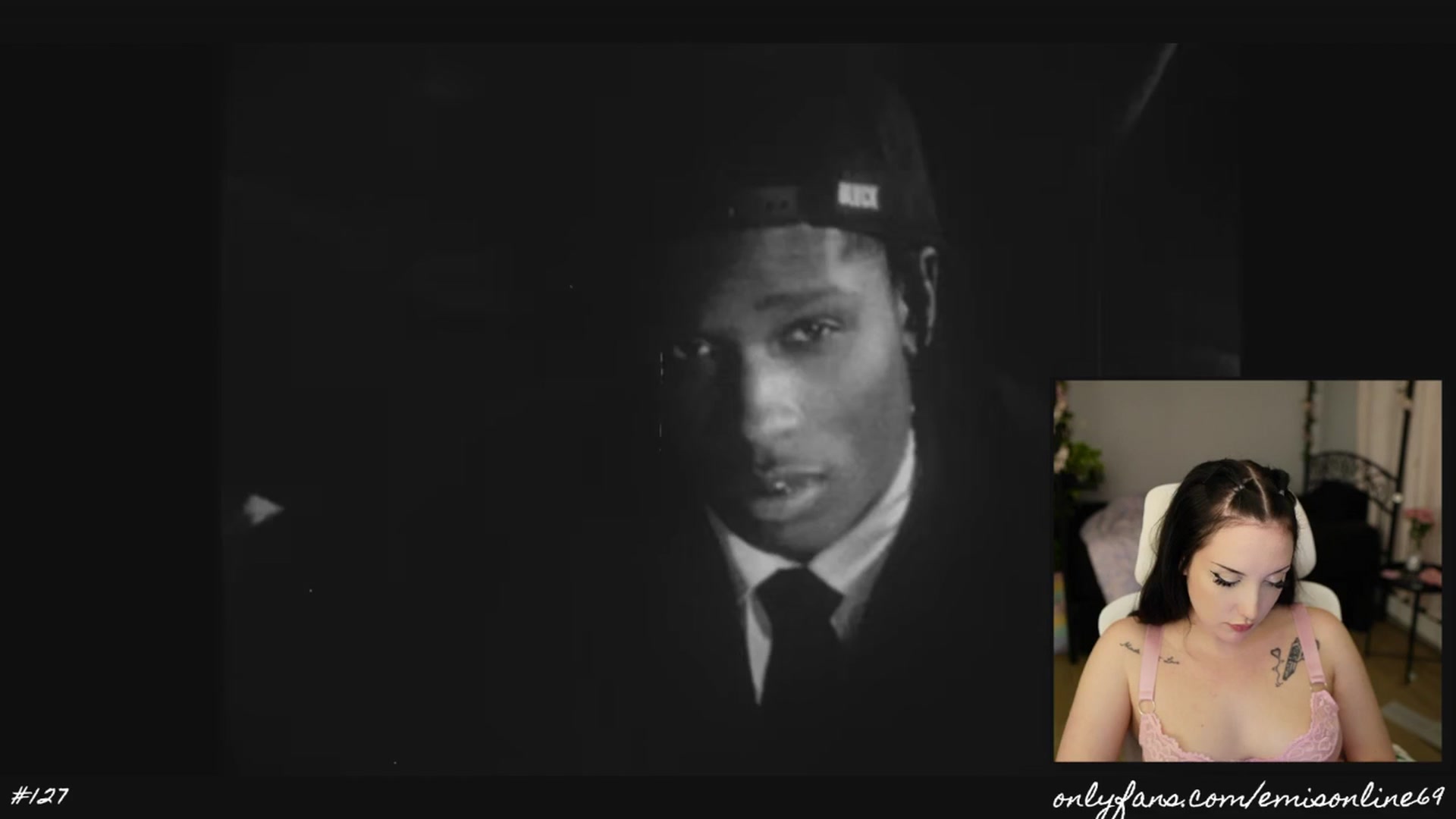 Gallery image thumbnail from EMMEL1NE's myfreecams stream on, 06/01/2024, 07:48 image 11 of 20