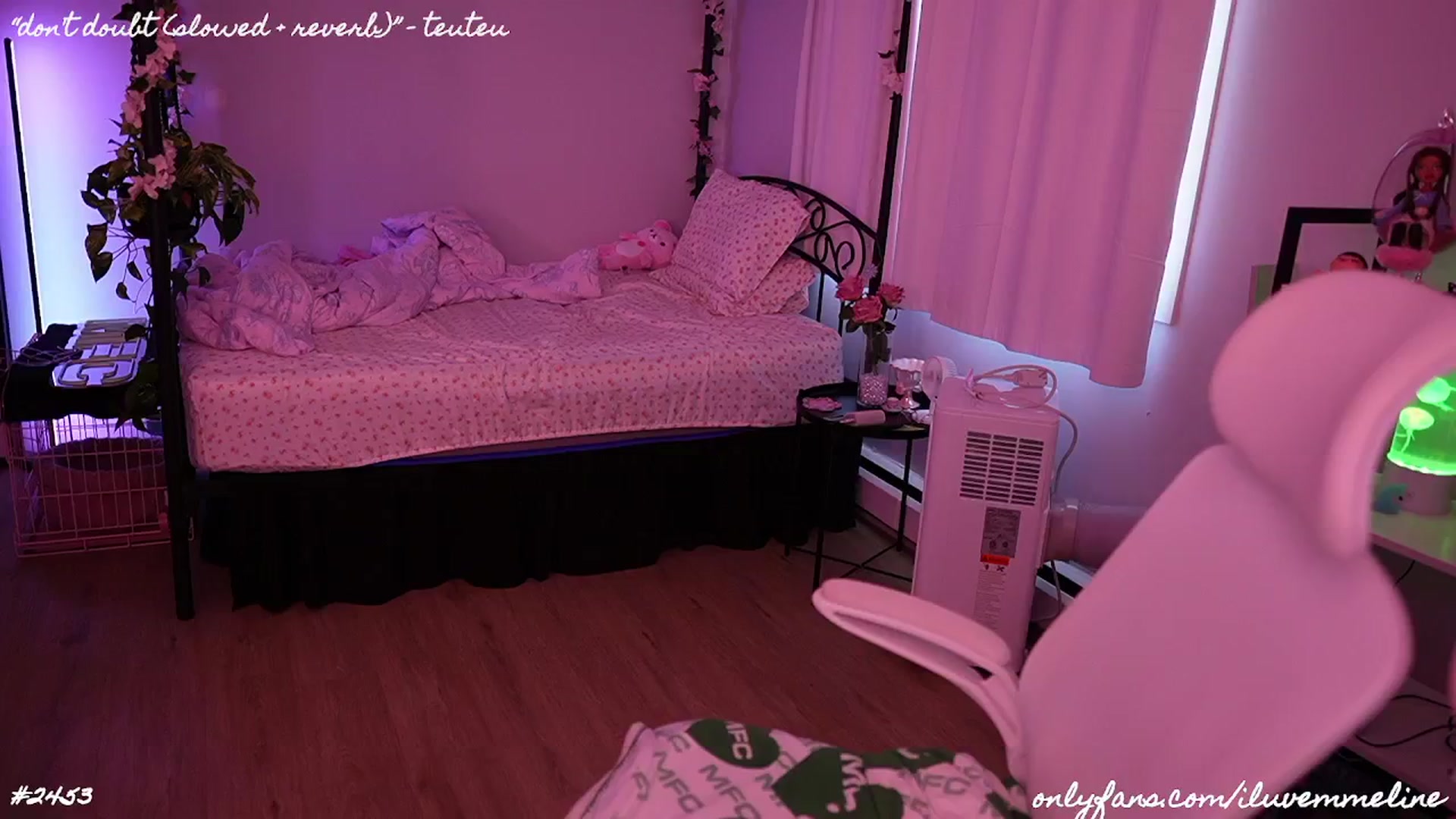 Gallery image thumbnail from EMMEL1NE's myfreecams stream on, 06/20/2024, 03:23 image 13 of 20