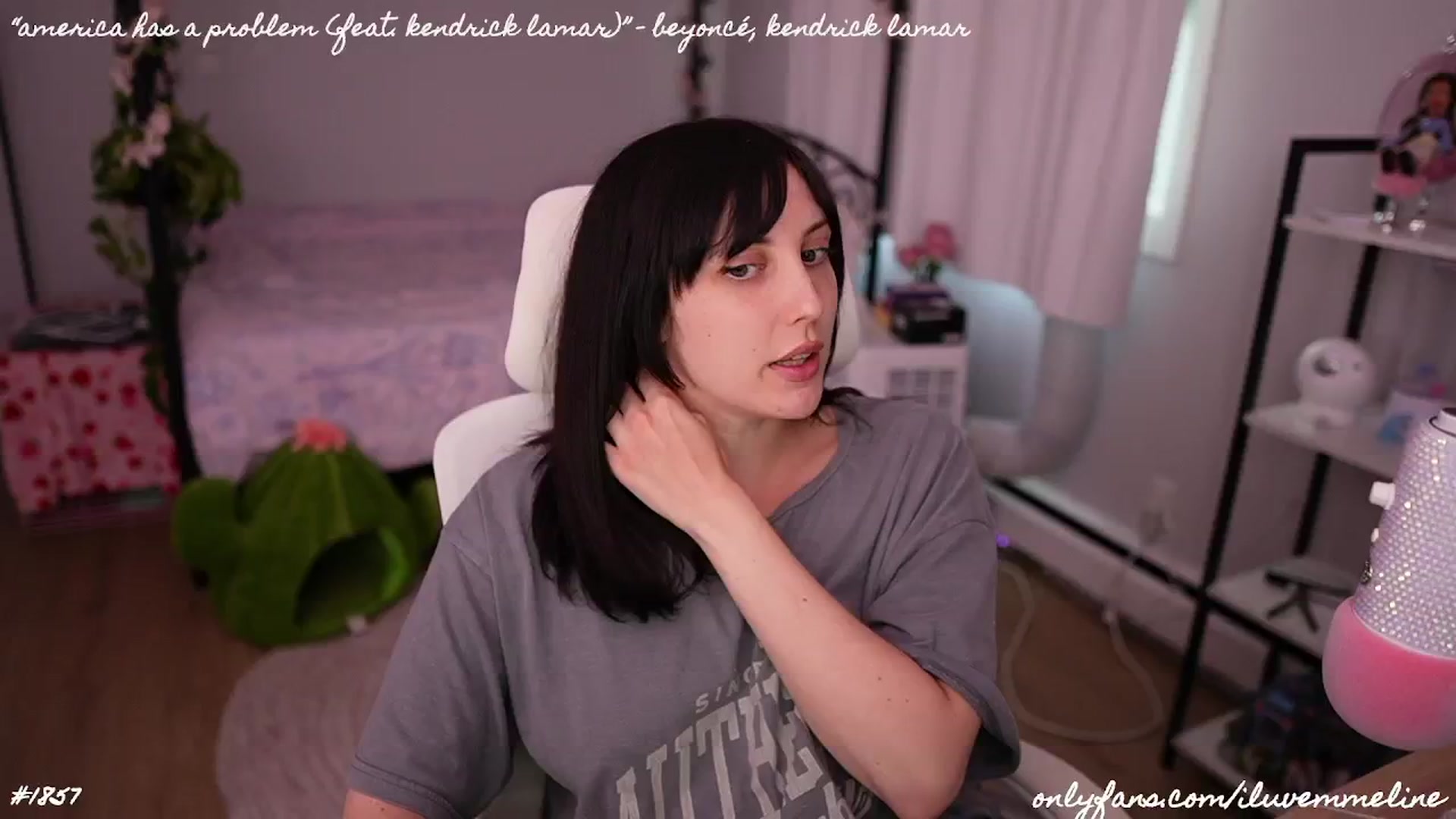 Gallery image thumbnail from EMMEL1NE's myfreecams stream on, 06/26/2024, 02:59 image 15 of 20