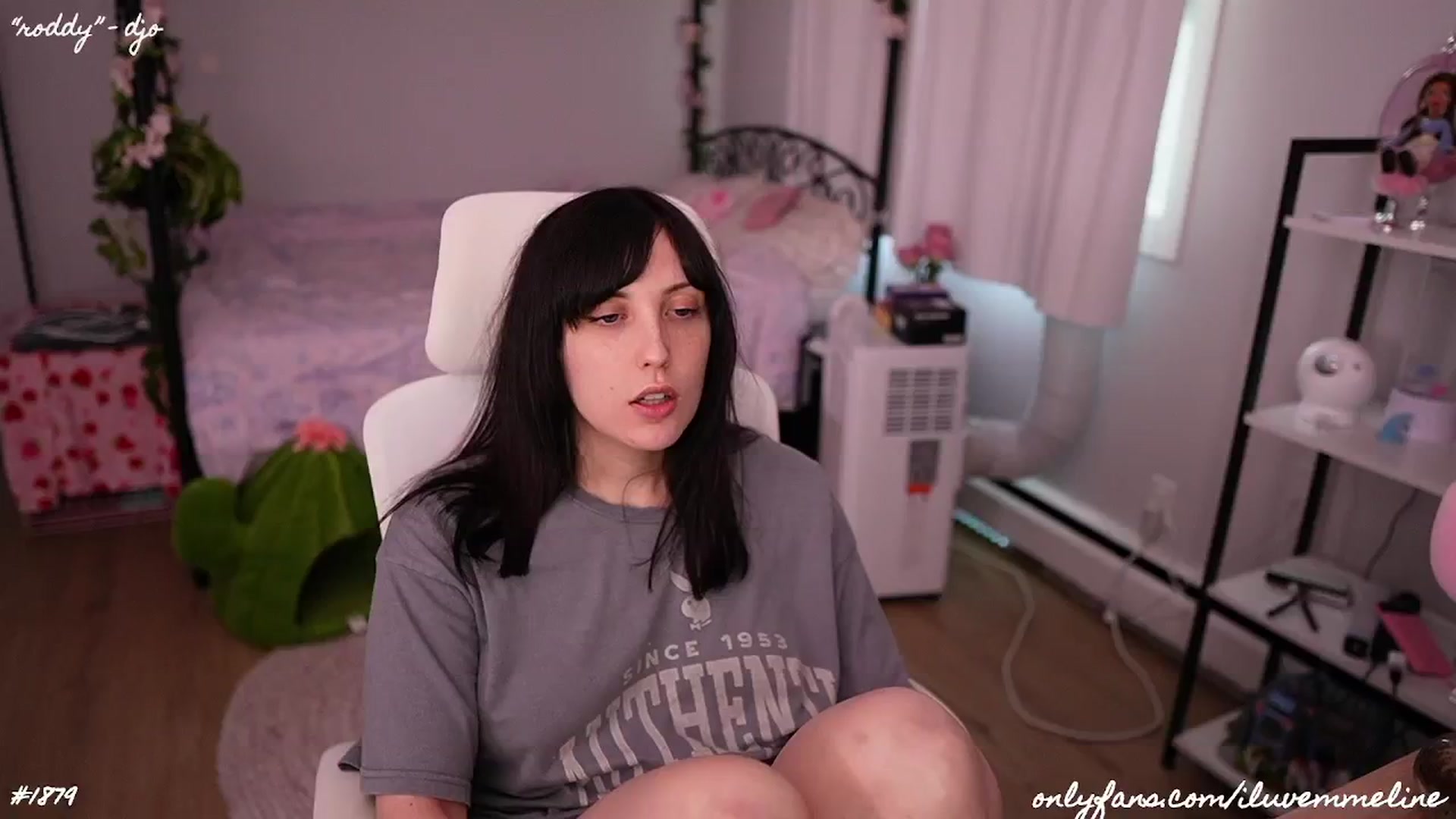 Gallery image thumbnail from EMMEL1NE's myfreecams stream on, 06/26/2024, 02:59 image 3 of 20