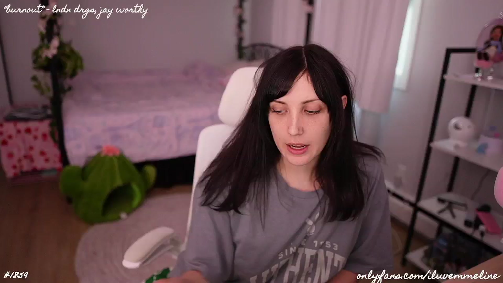 Gallery image thumbnail from EMMEL1NE's myfreecams stream on, 06/26/2024, 02:59 image 4 of 20