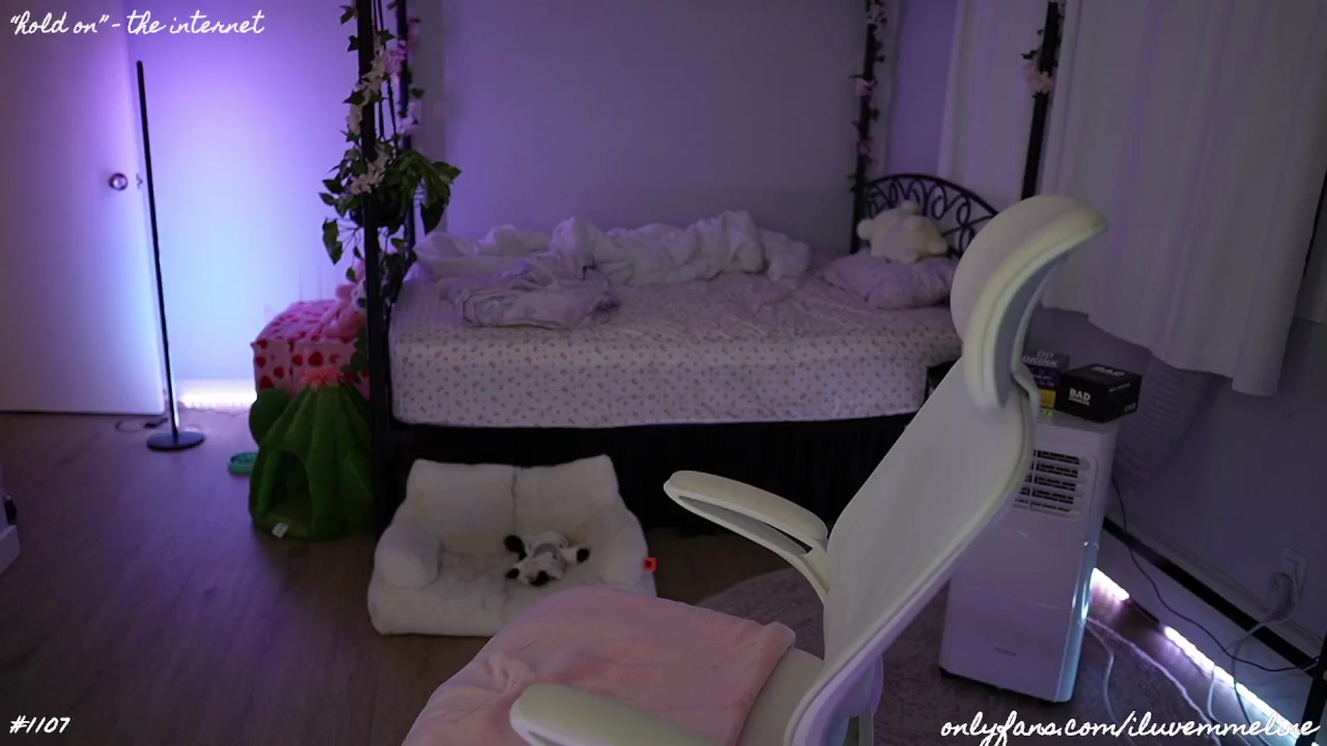 Gallery image thumbnail from EMMEL1NE's myfreecams stream on, 07/11/2024, 09:22 image 12 of 20