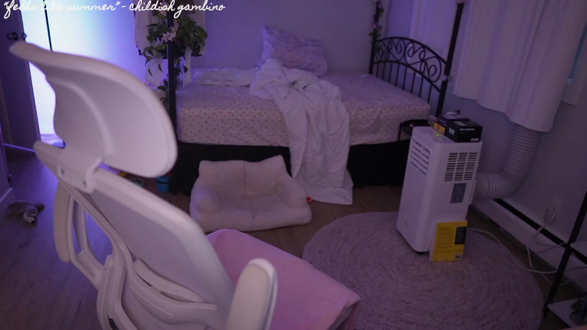 Gallery image thumbnail from EMMEL1NE's myfreecams stream on, 07/23/2024, 03:41 image 20 of 20
