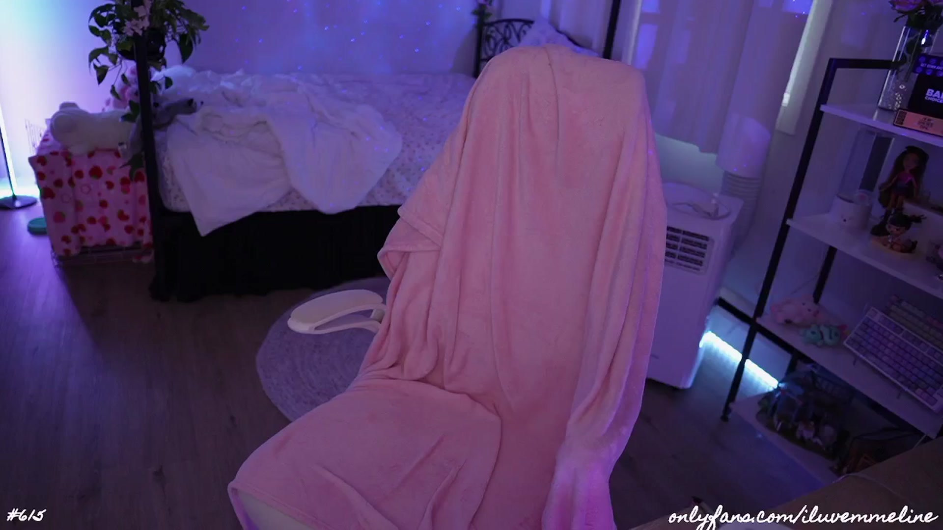 Gallery image thumbnail from EMMEL1NE's myfreecams stream on, 07/28/2024, 02:25 image 8 of 20