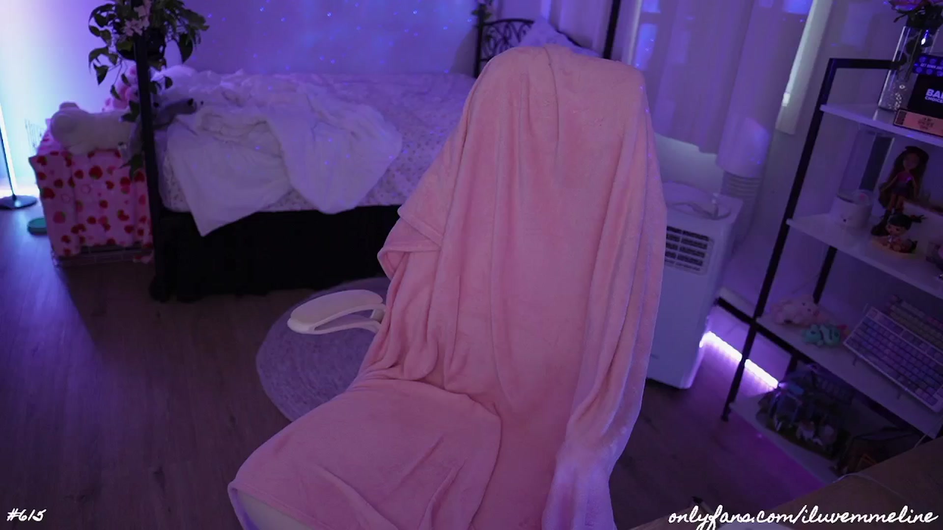 Gallery image thumbnail from EMMEL1NE's myfreecams stream on, 07/28/2024, 02:25 image 7 of 20