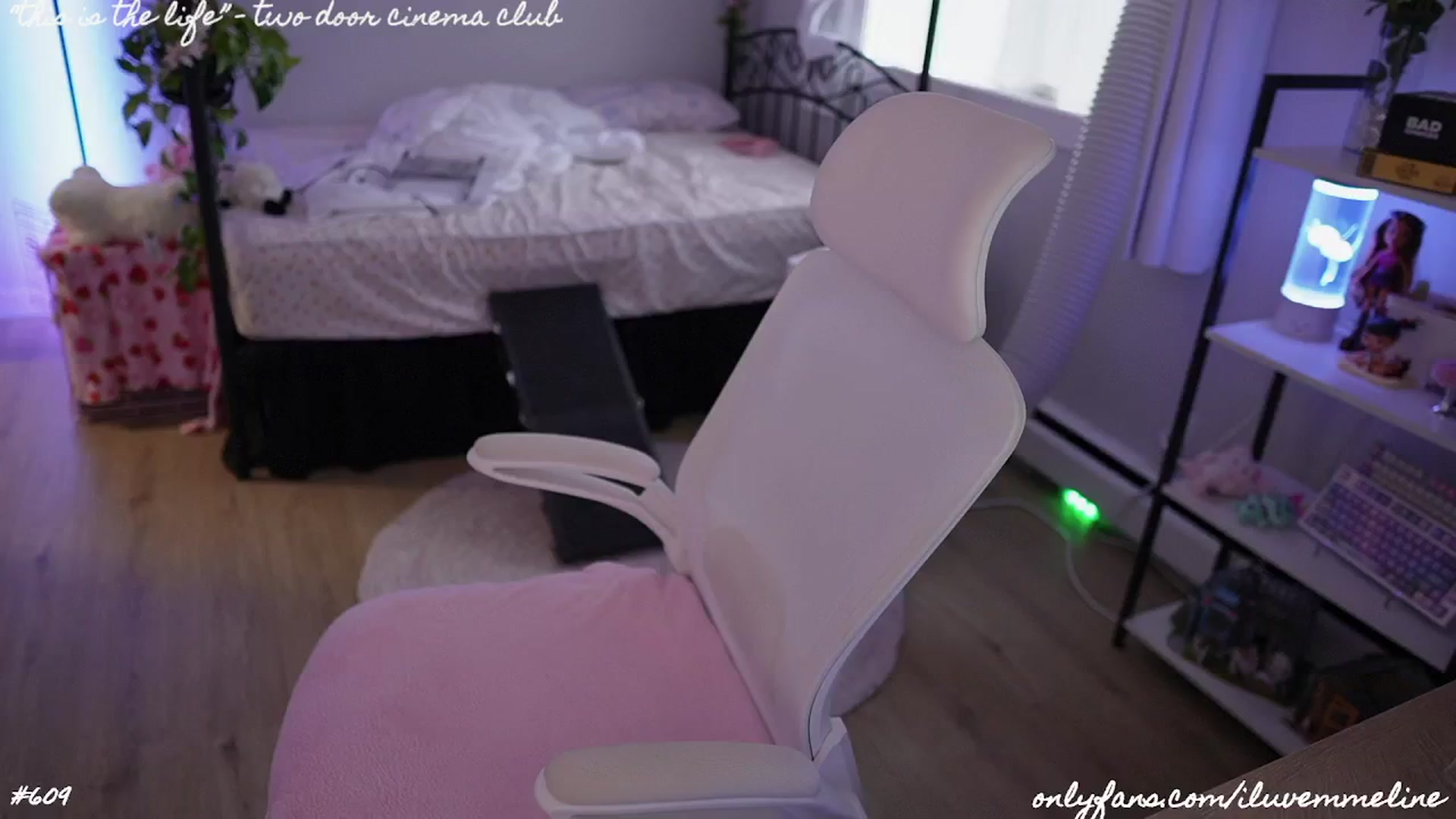 Gallery image thumbnail from EMMEL1NE's myfreecams stream on, 07/30/2024, 04:13 image 8 of 20