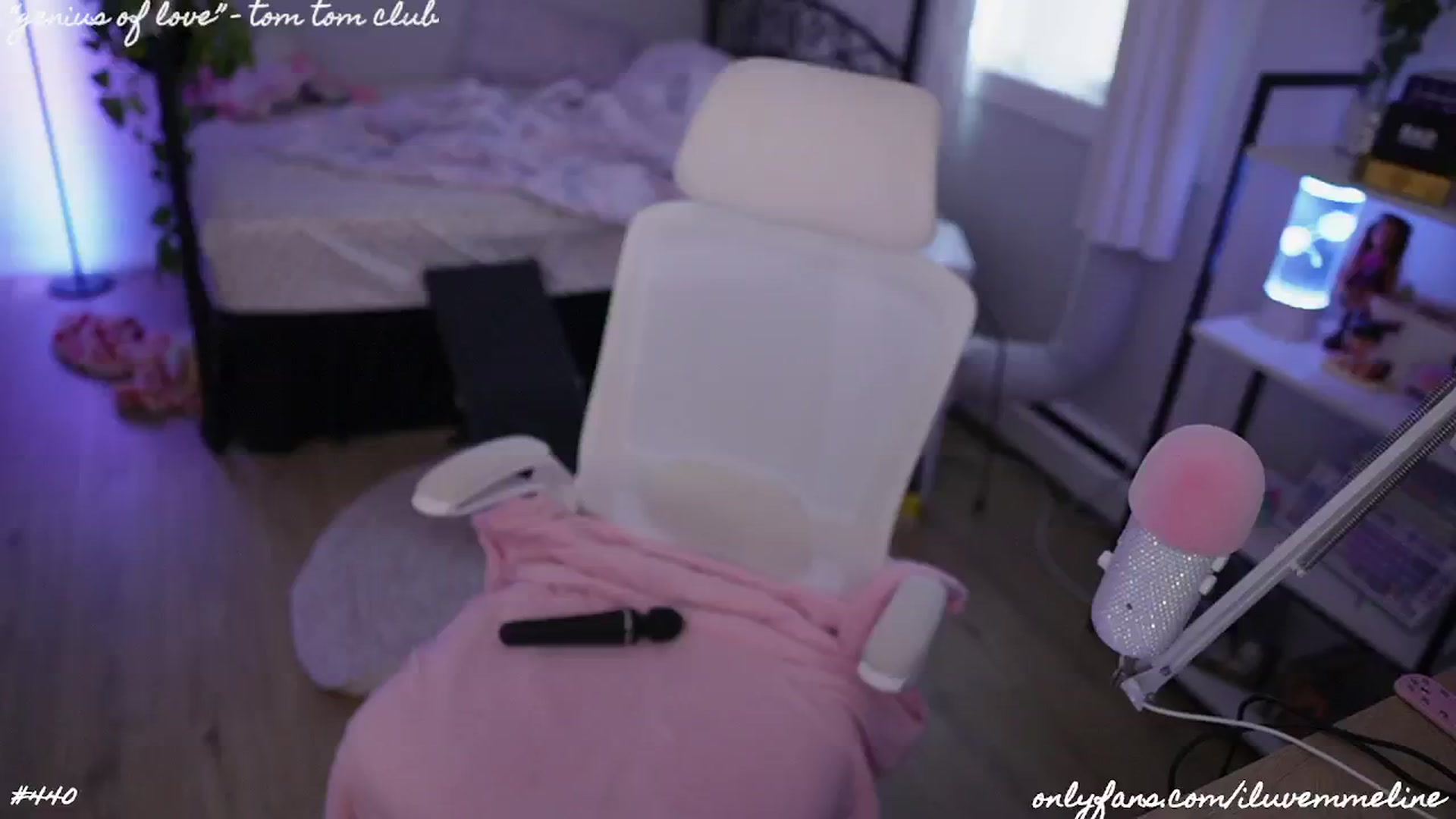 Gallery image thumbnail from EMMEL1NE's myfreecams stream on, 08/04/2024, 02:50 image 6 of 20