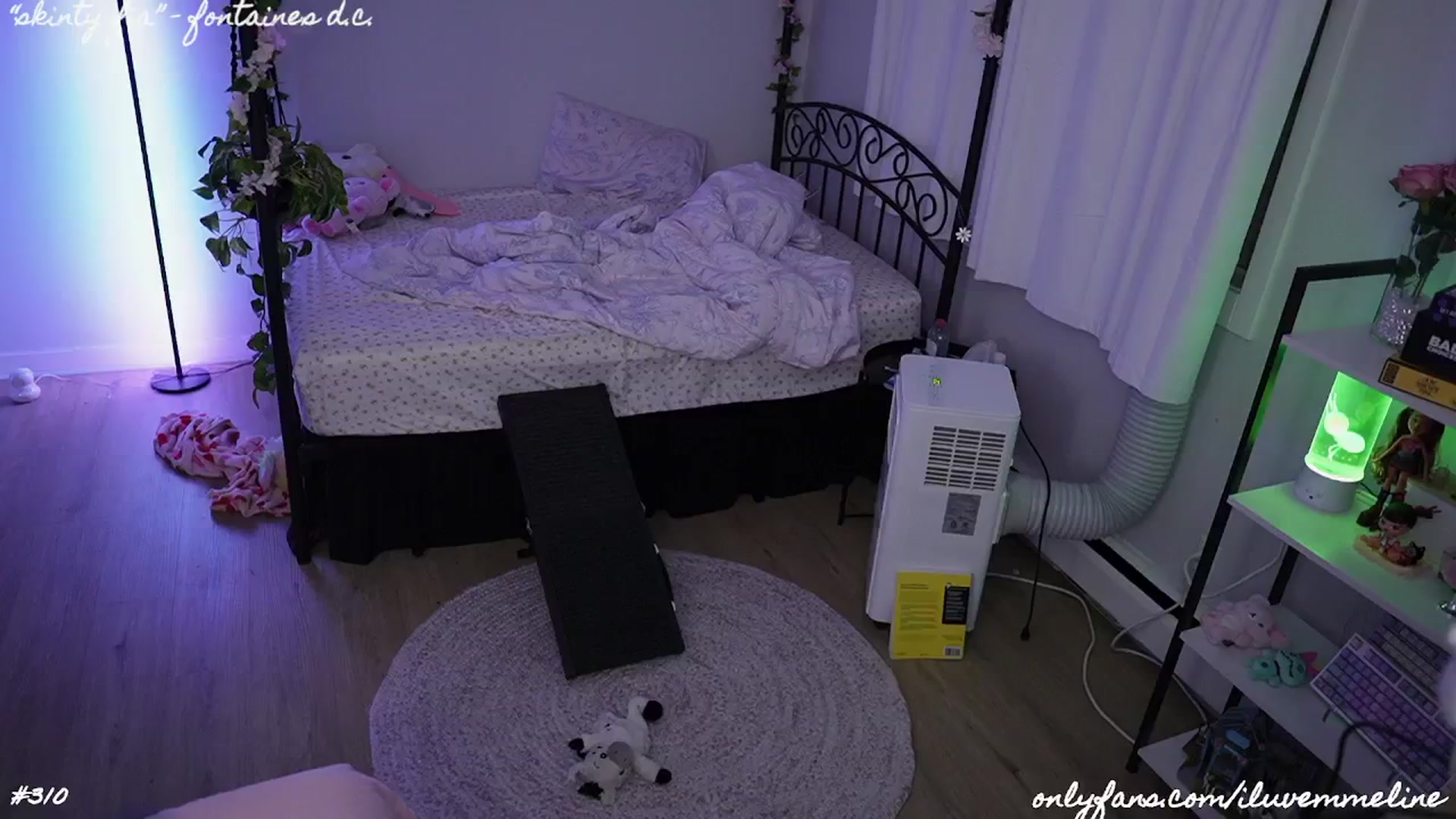 Gallery image thumbnail from EMMEL1NE's myfreecams stream on, 08/04/2024, 06:38 image 9 of 20