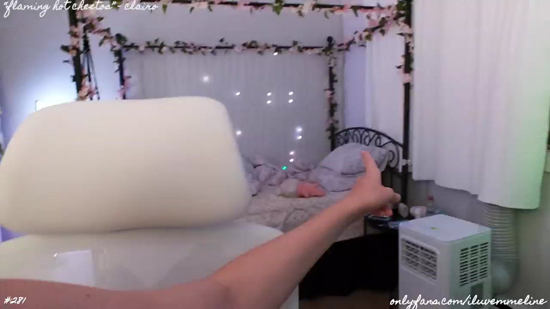 Gallery image thumbnail from EMMEL1NE's myfreecams stream on, 08/06/2024, 08:07 image 12 of 20