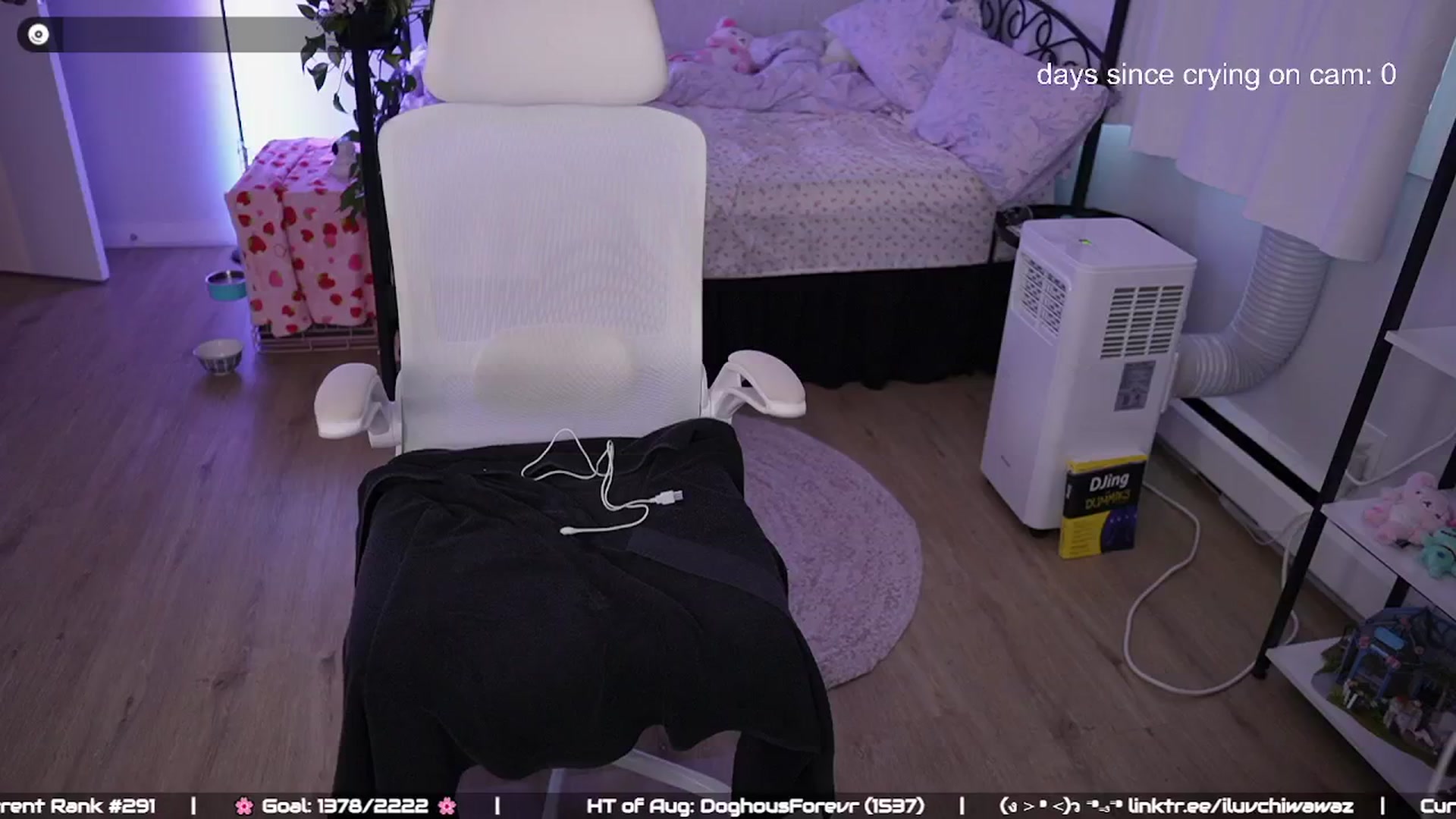 Gallery image thumbnail from EMMEL1NE's myfreecams stream on, 08/09/2024, 02:37 image 17 of 20