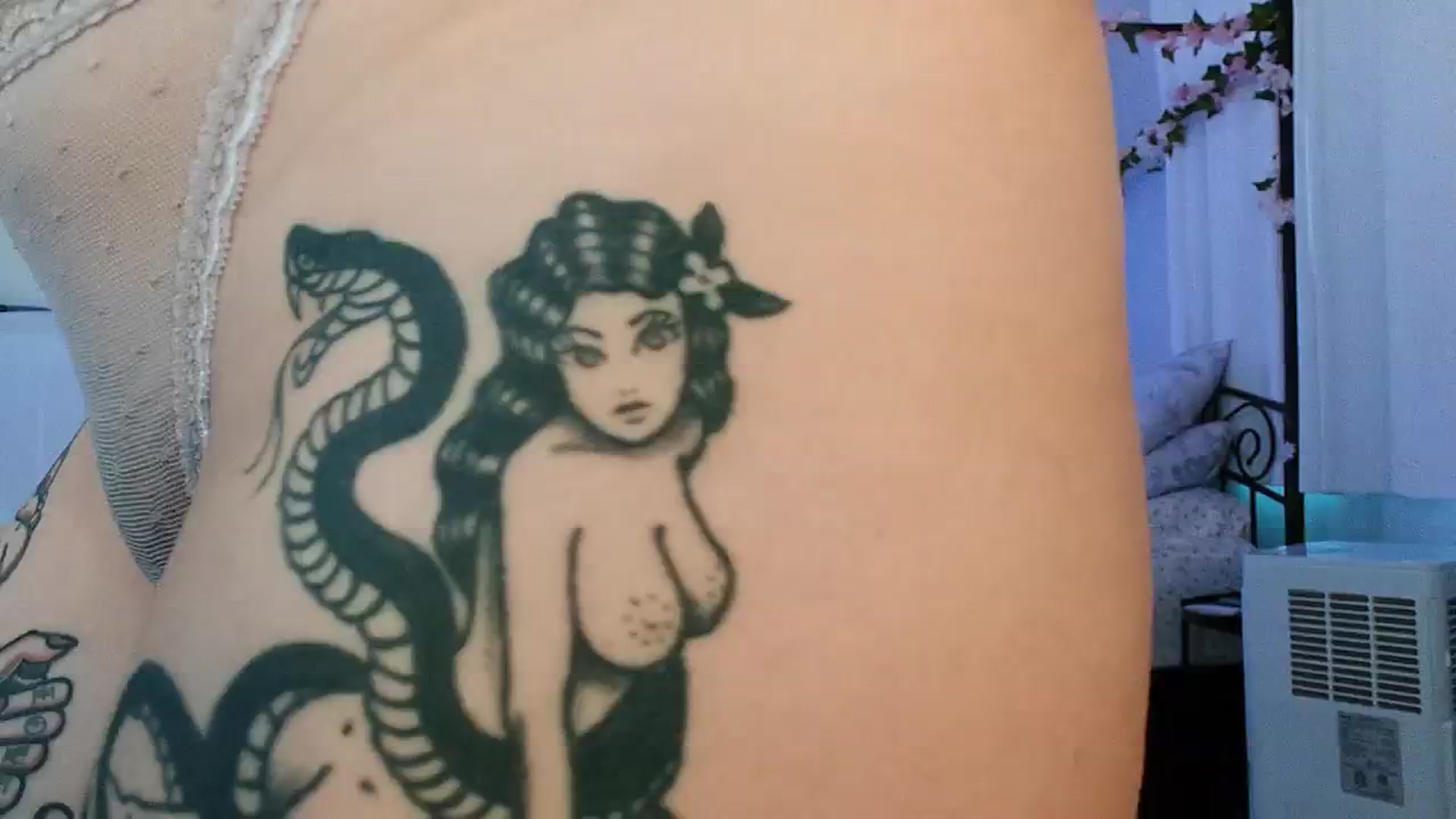 Gallery image thumbnail from EMMEL1NE's myfreecams stream on, 08/18/2024, 04:05 image 7 of 20